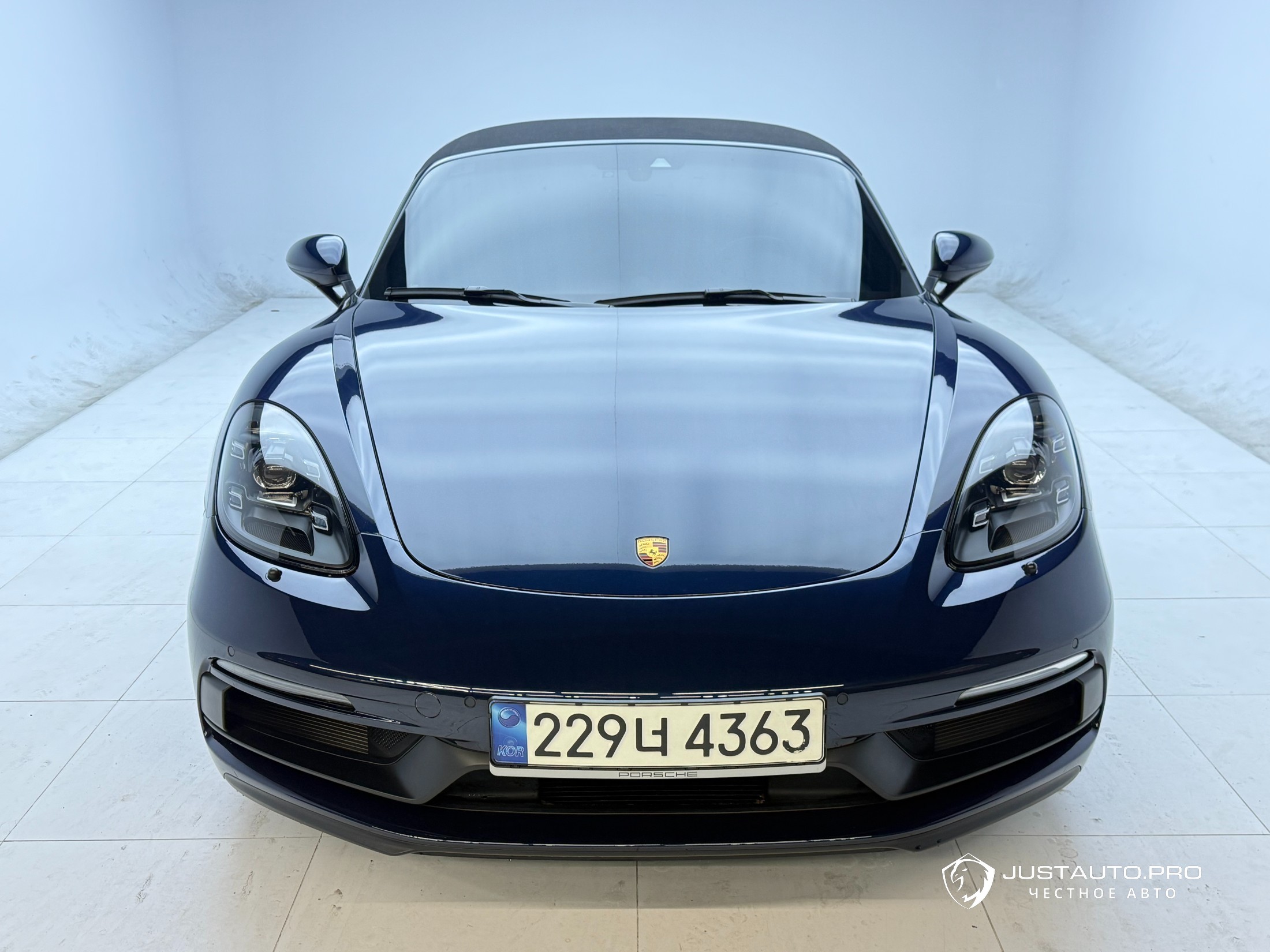 Автомобиль Porsche 718