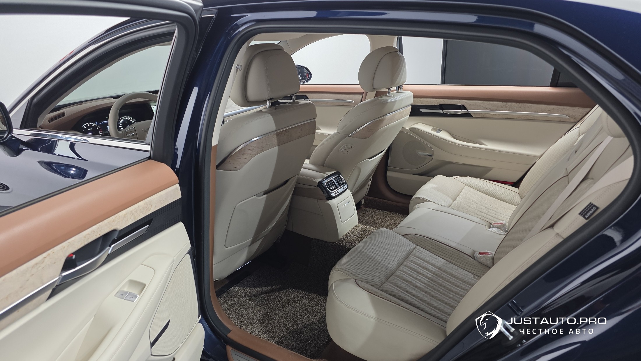 Автомобиль Genesis G90