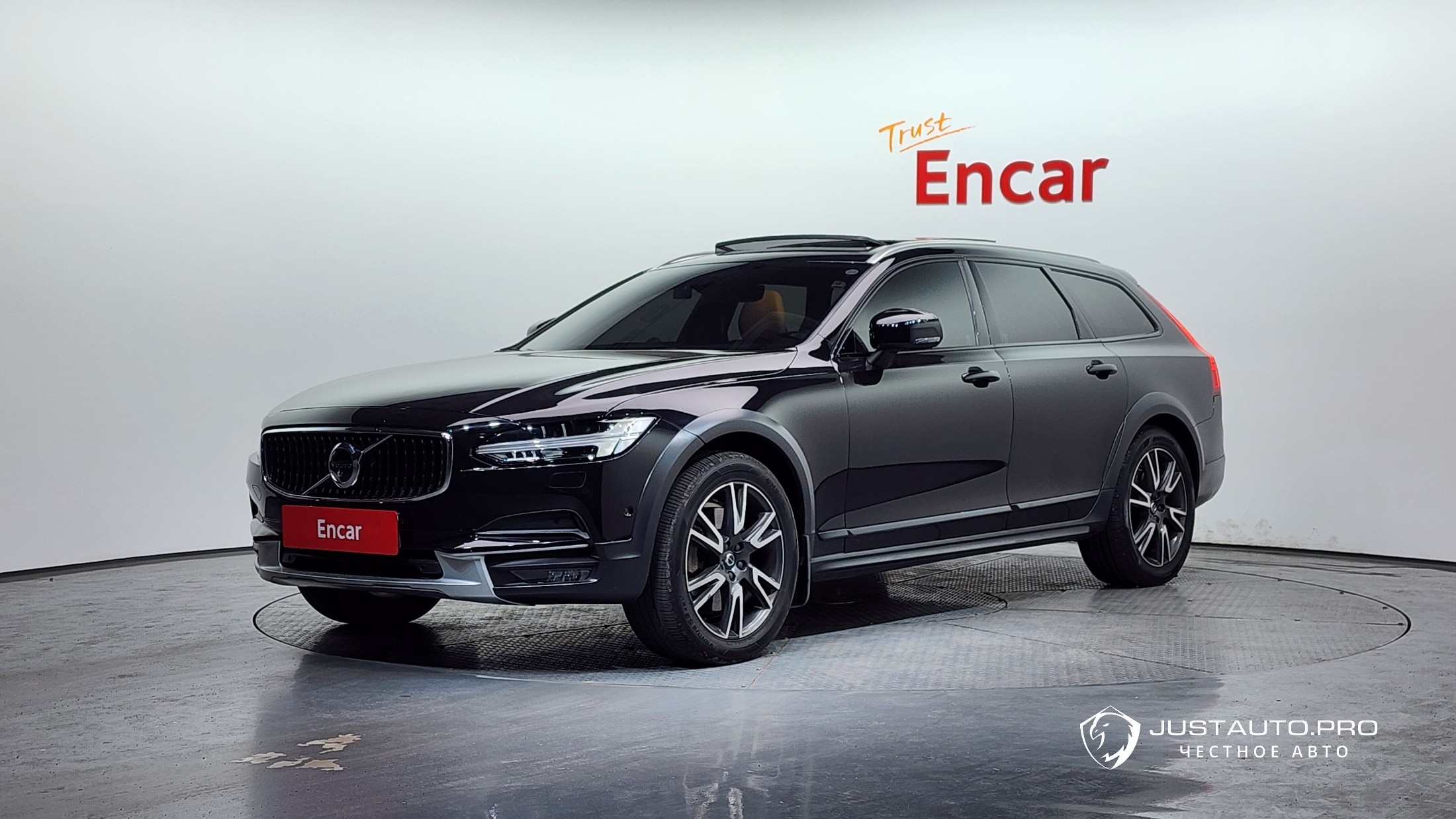 Автомобиль Volvo V90