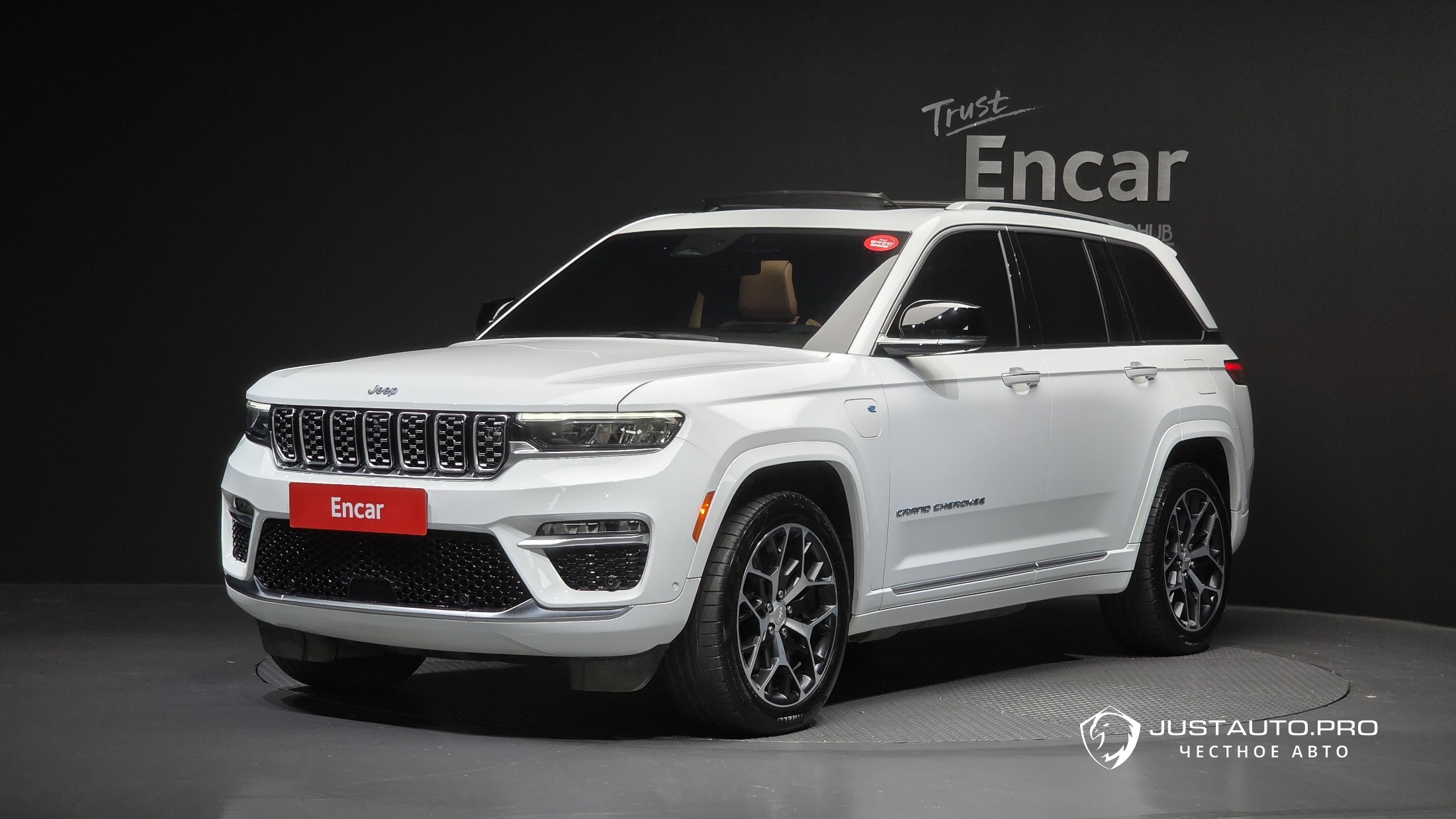 Автомобиль Jeep Cherokee