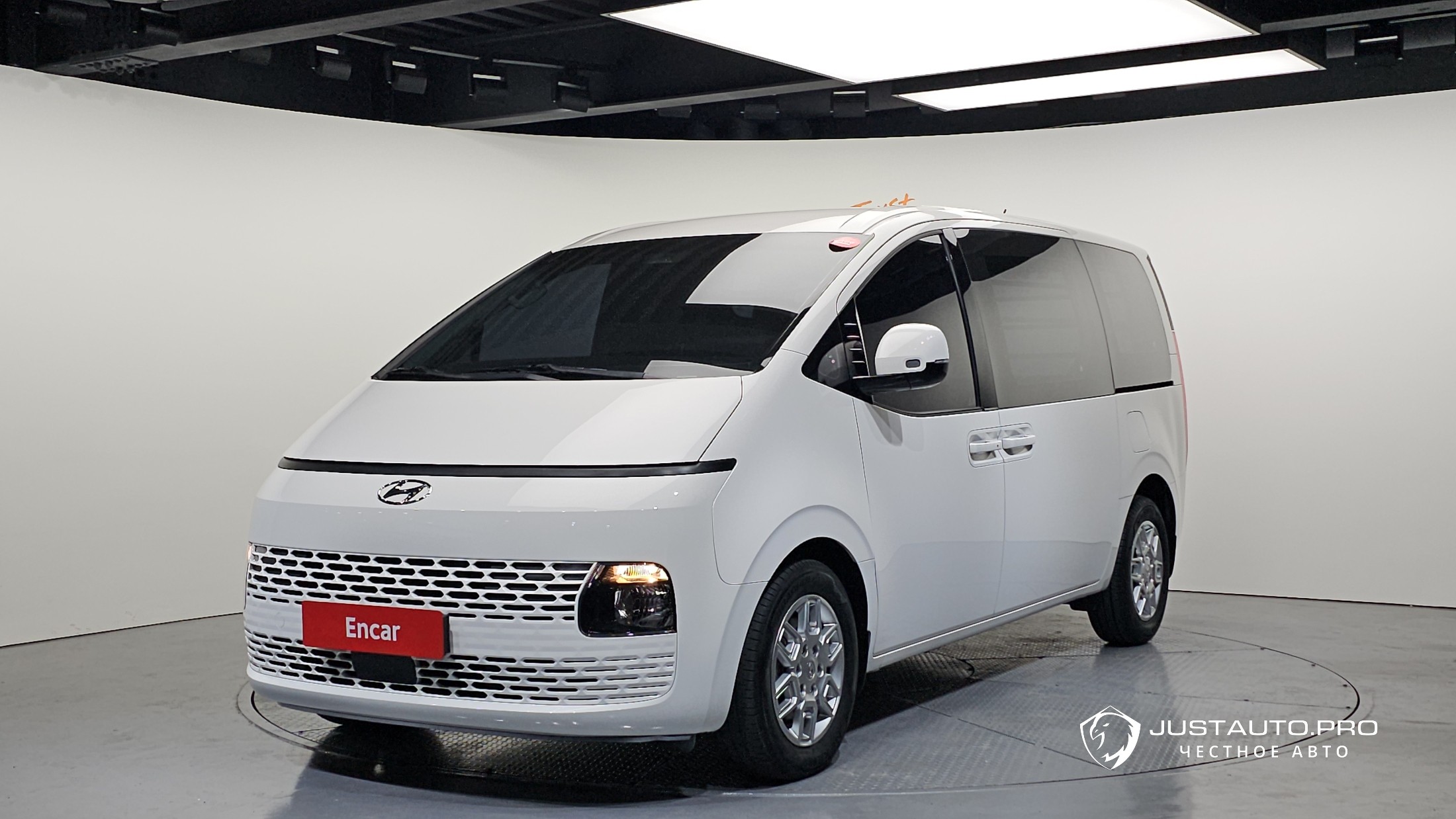 Автомобиль Hyundai Staria