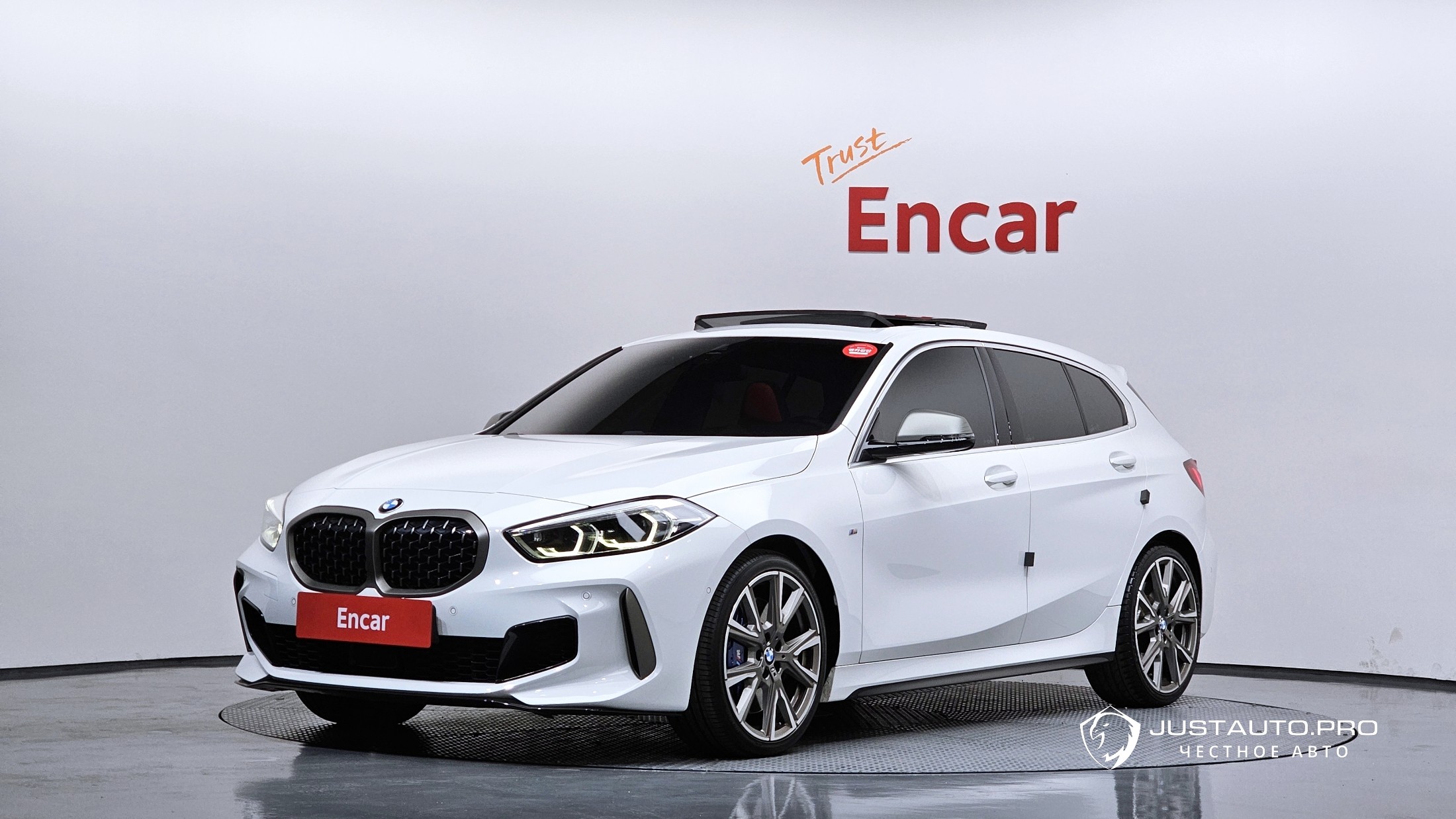 Автомобиль BMW 1-Series