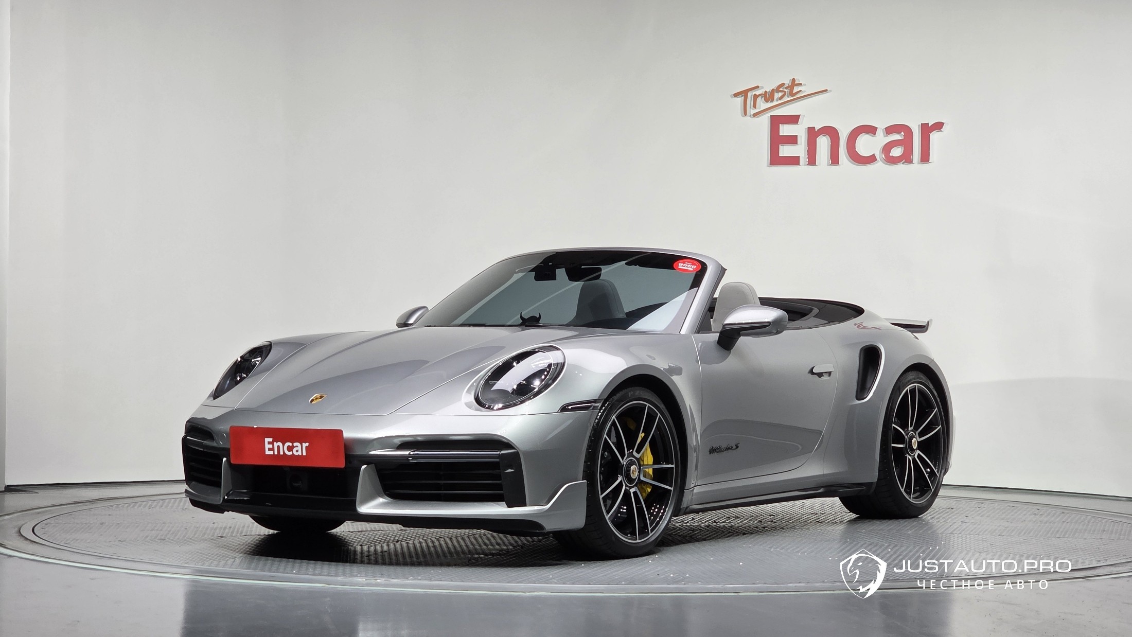 Автомобиль Porsche 911