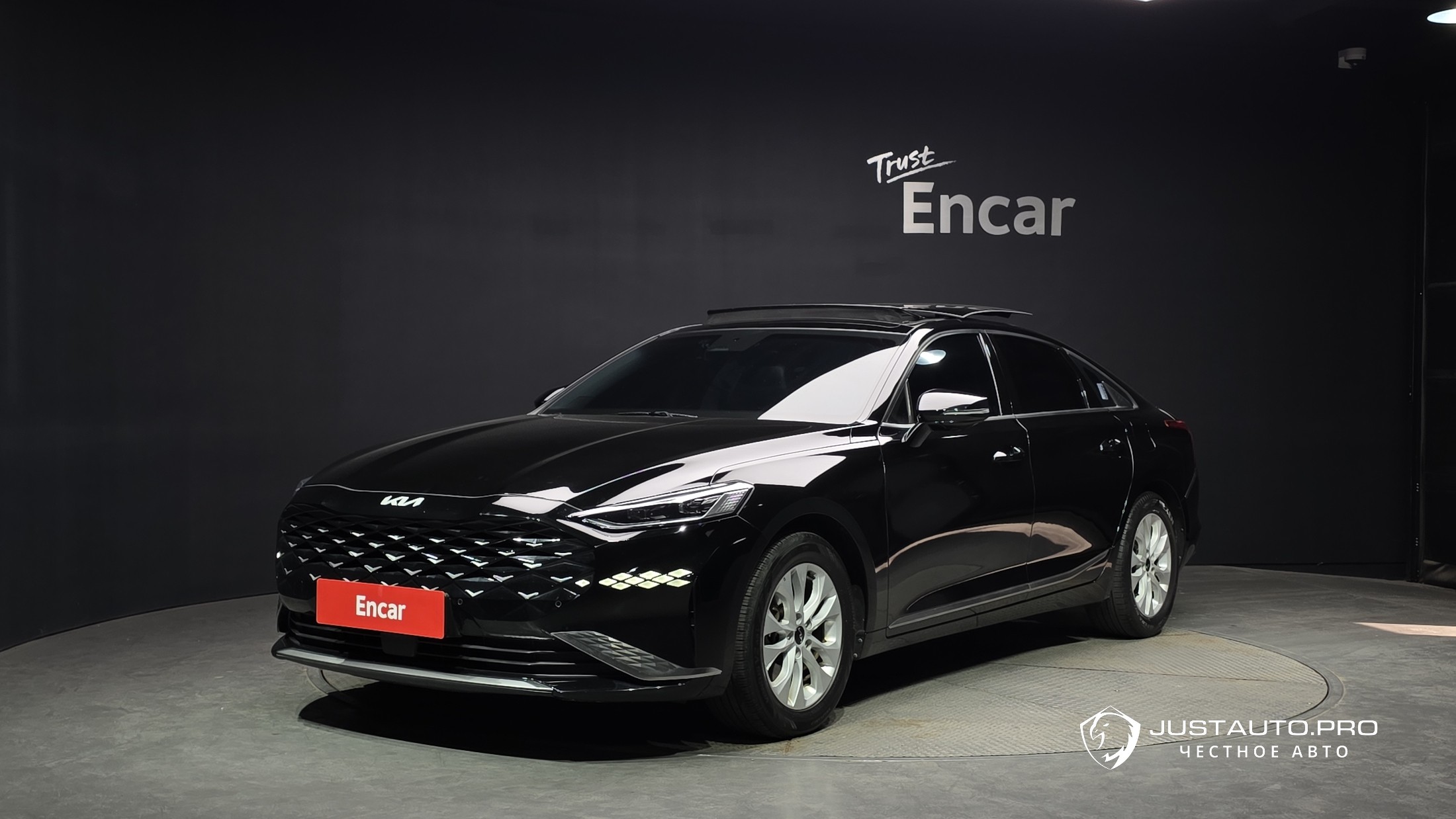 Автомобиль Kia K8