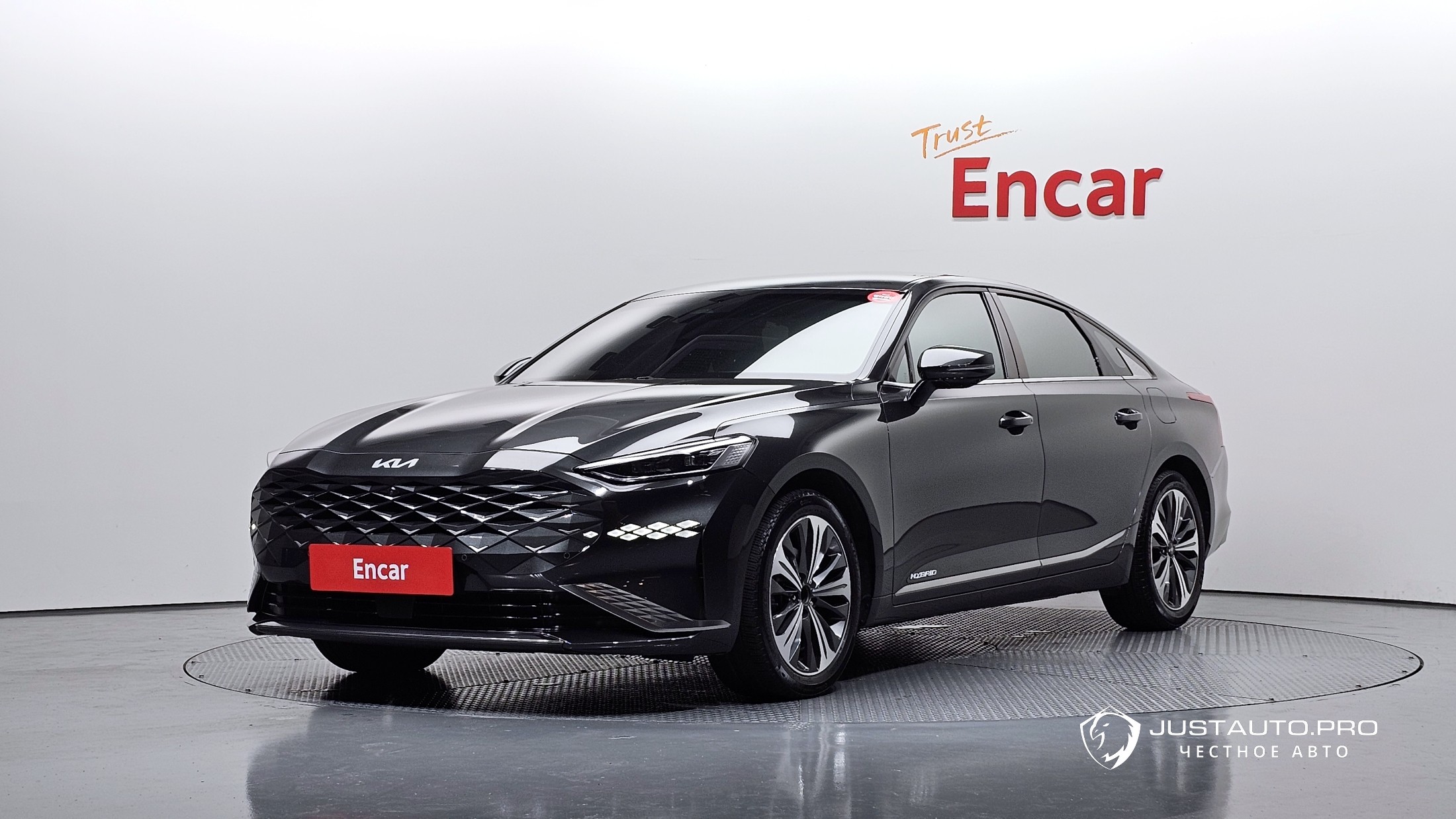 Автомобиль Kia K8