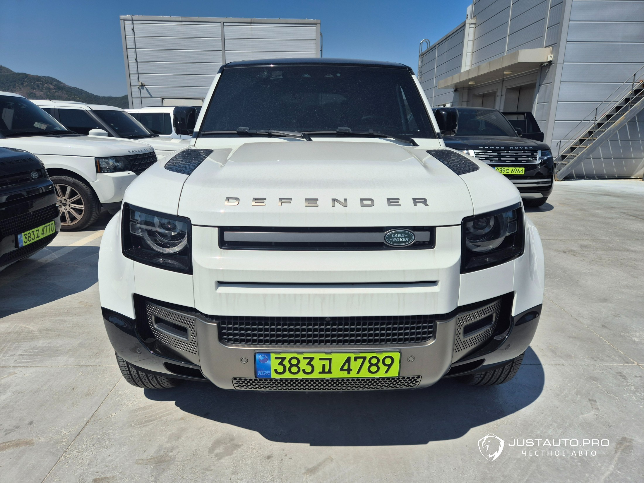 Автомобиль Land Rover Defender