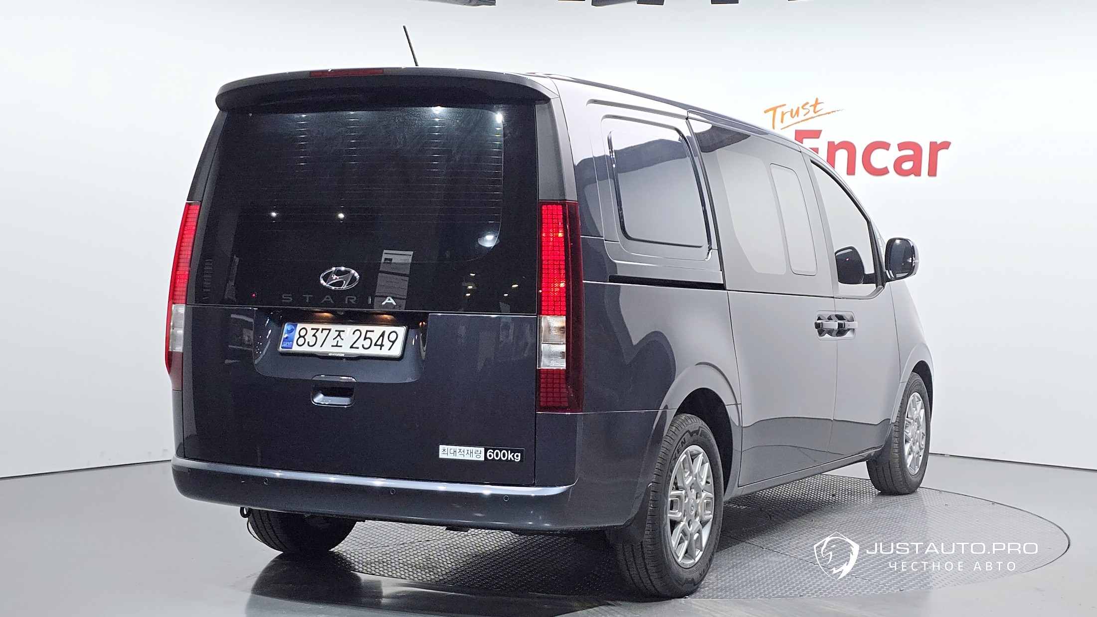 Автомобиль Hyundai Staria