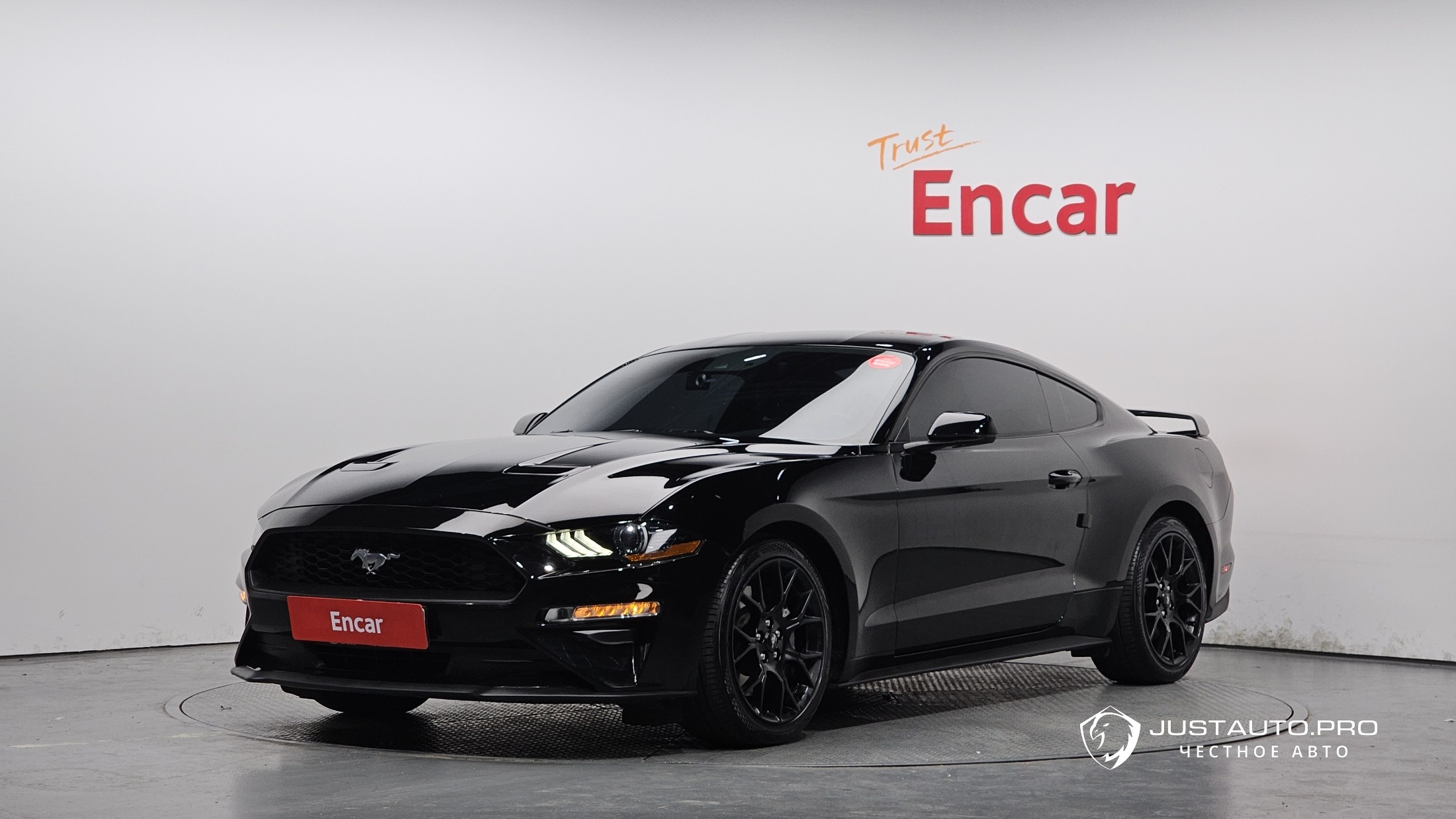 Автомобиль Ford Mustang