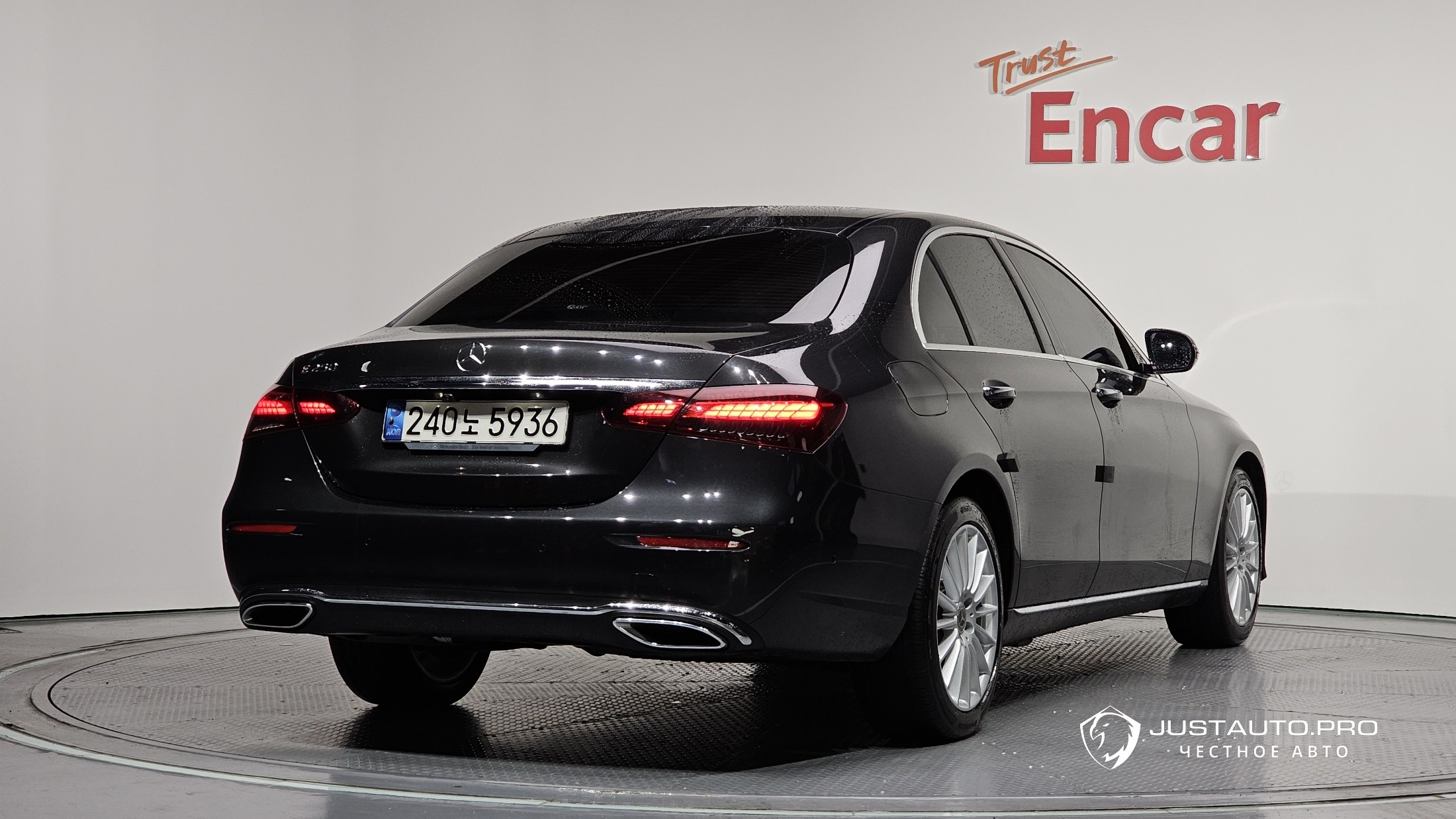 Автомобиль Mercedes-Benz E-Class