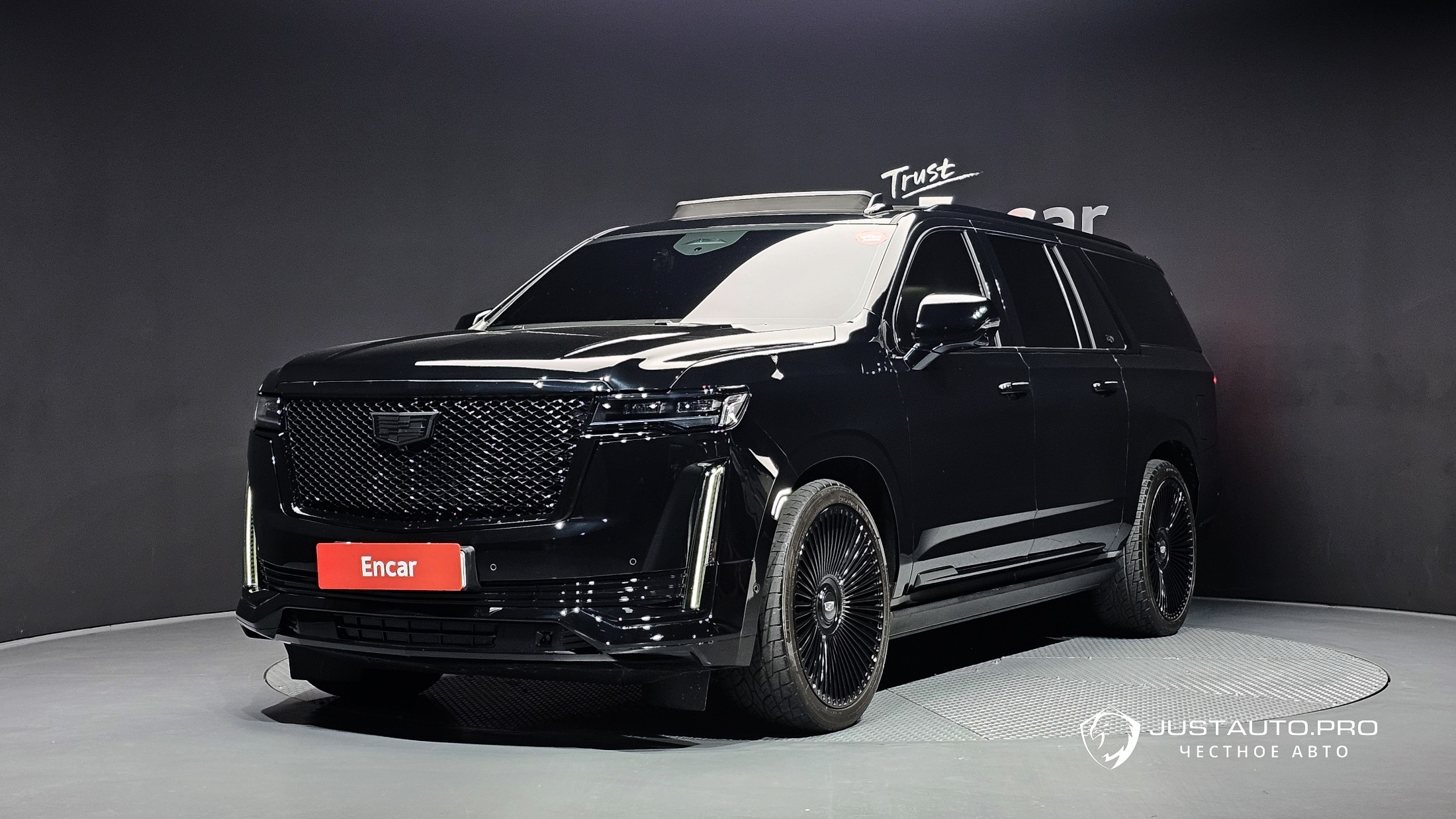 Автомобиль Cadillac Escalade