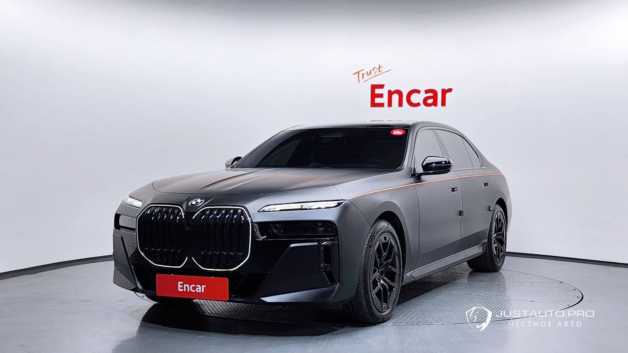 Автомобиль BMW 7-Series