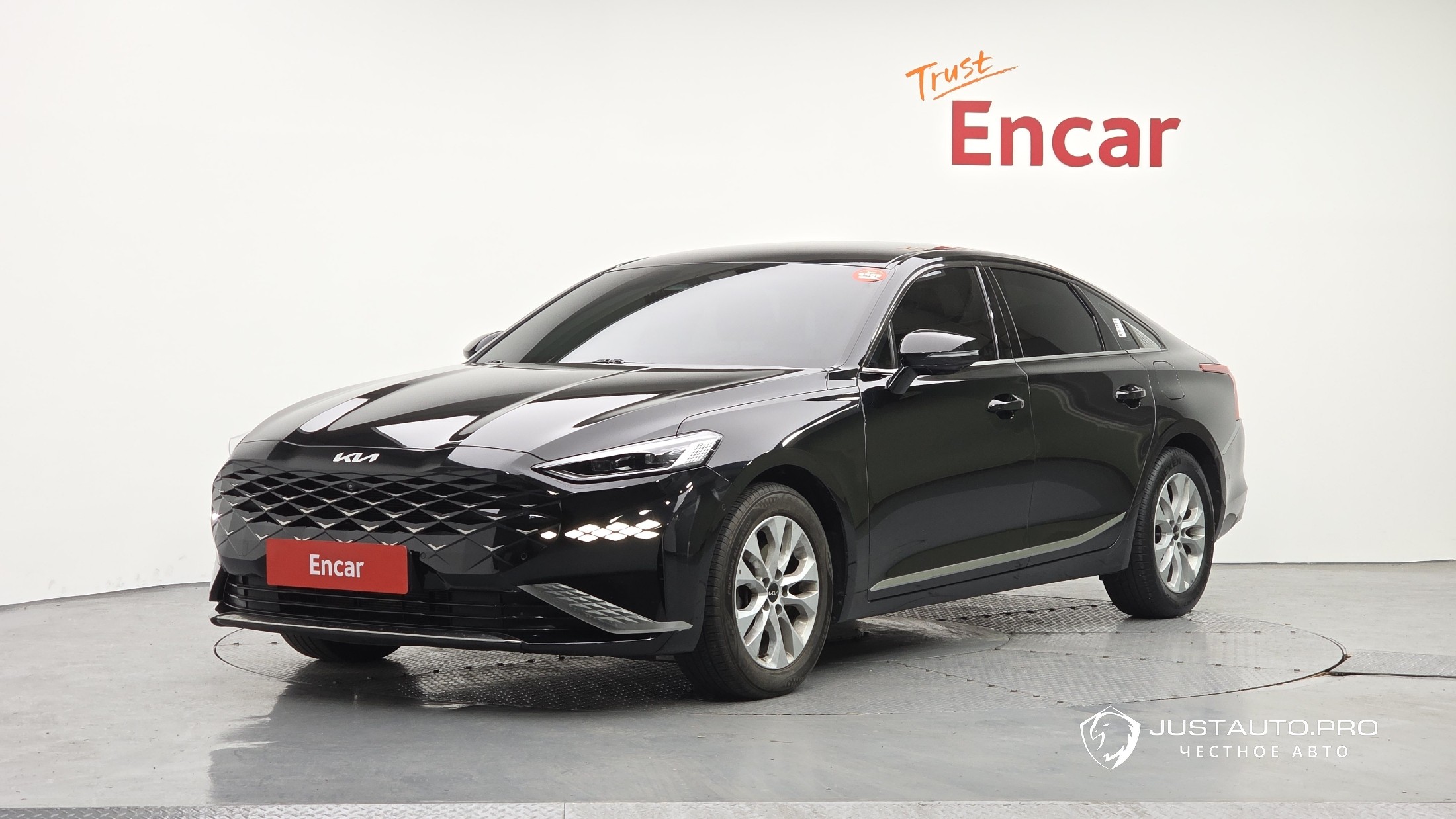 Автомобиль Kia K8