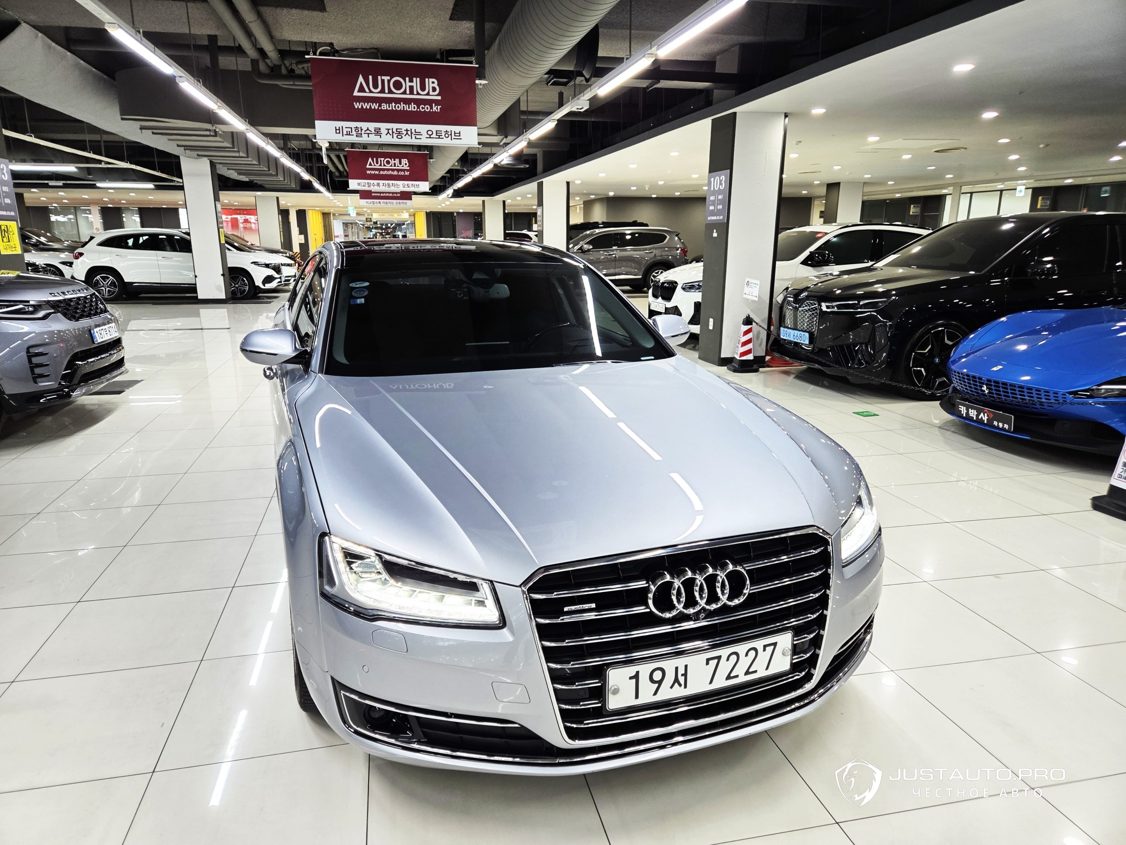 Автомобиль Audi A8