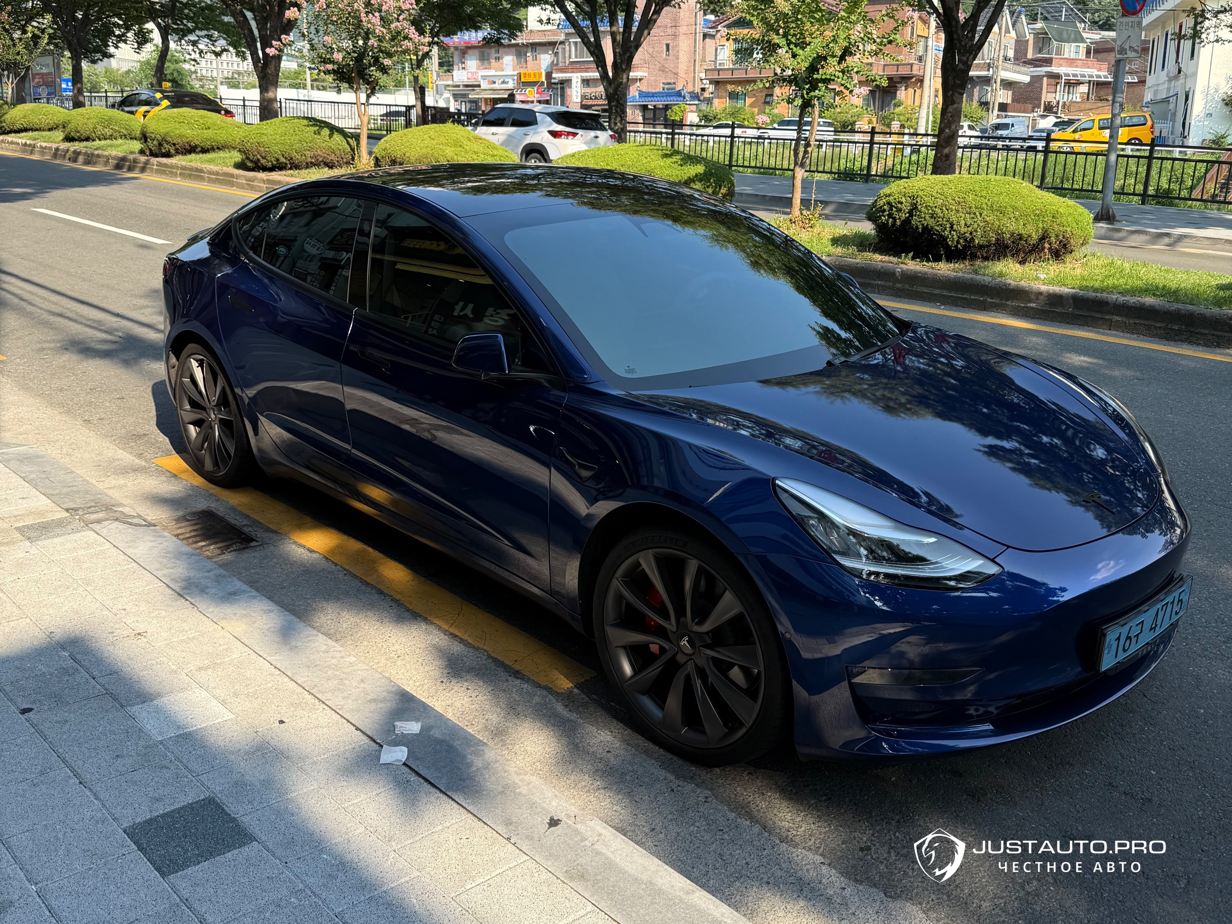 Автомобиль Tesla Model 3