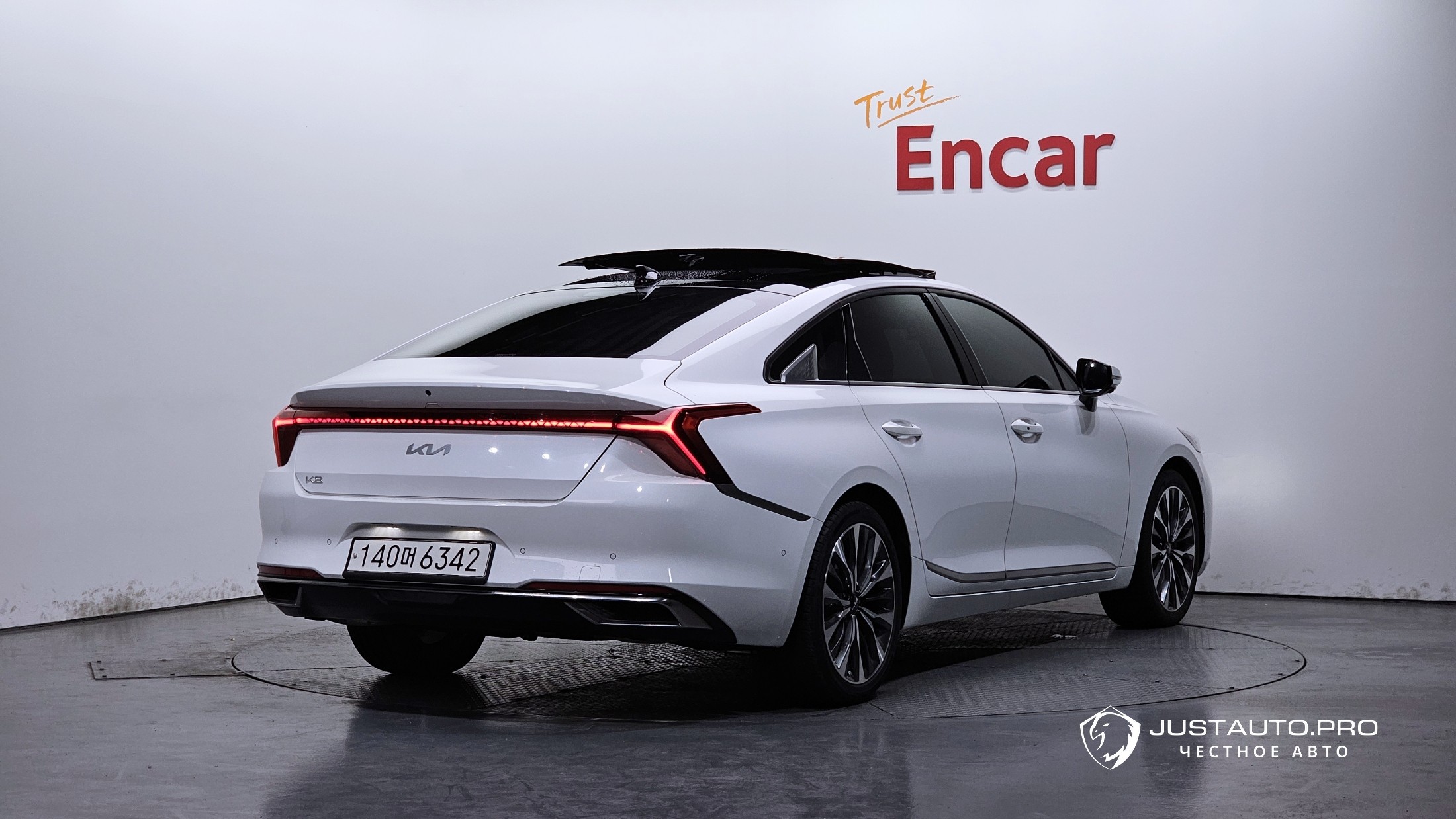 Автомобиль Kia K8