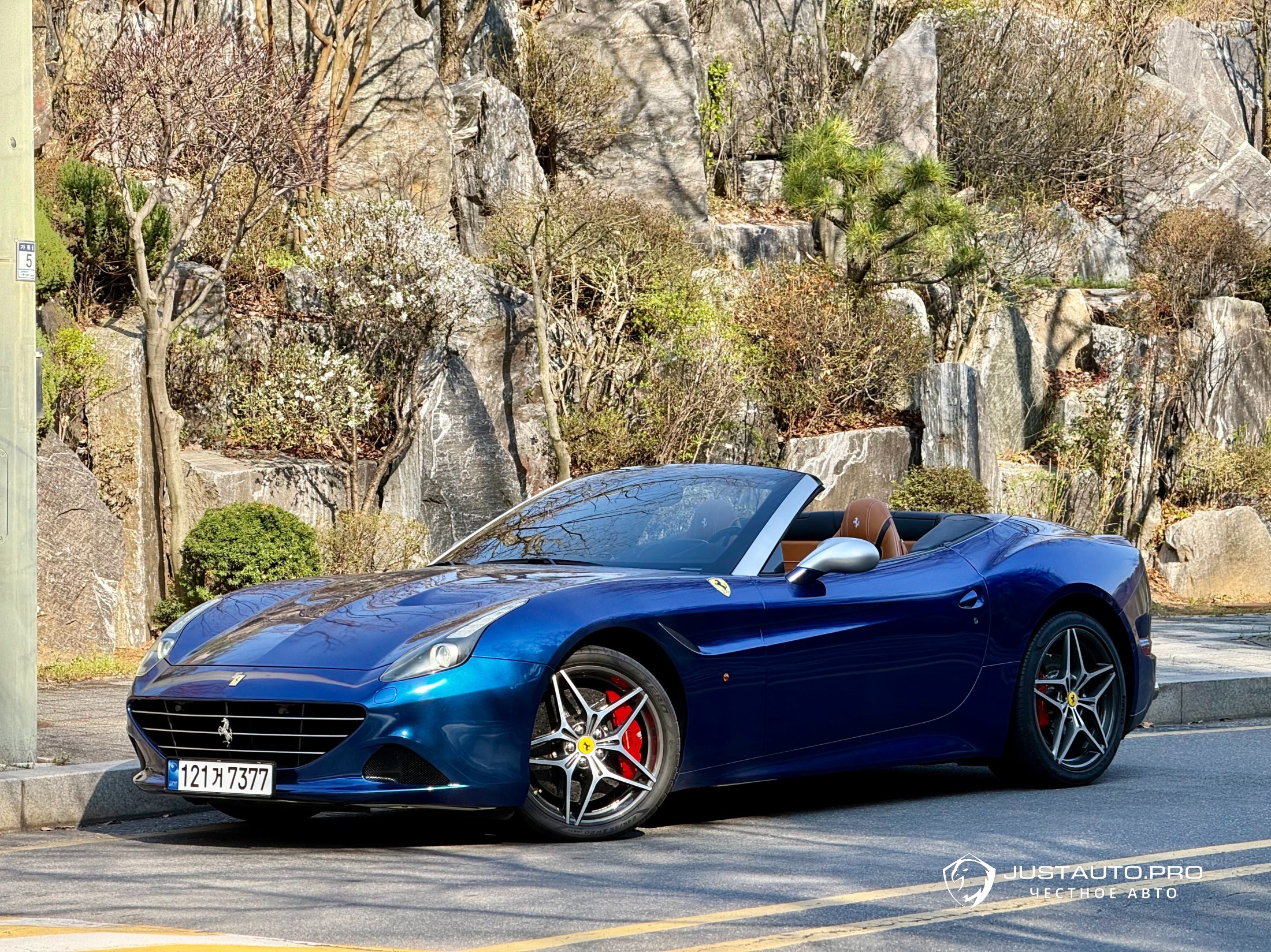 Автомобиль Ferrari California