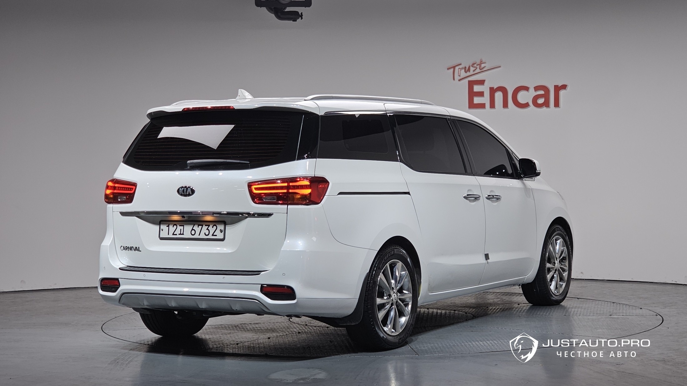 Автомобиль Kia Canival