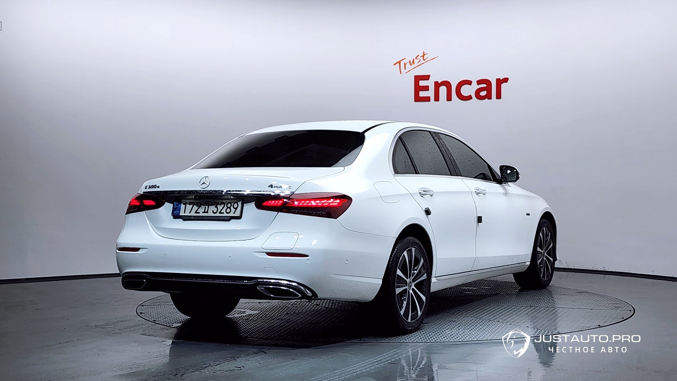 Автомобиль Mercedes-Benz E-Class