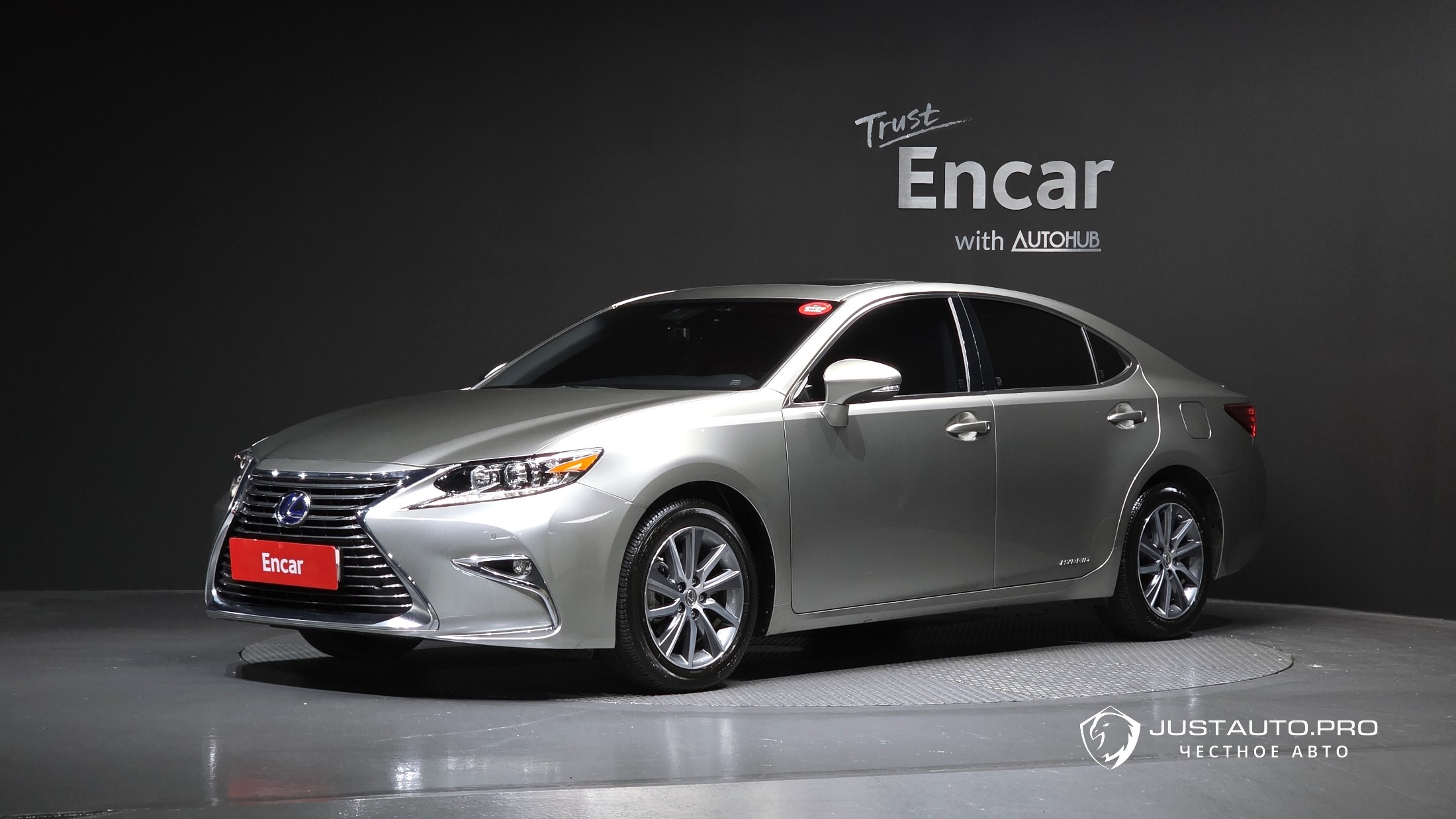 Автомобиль Lexus ES