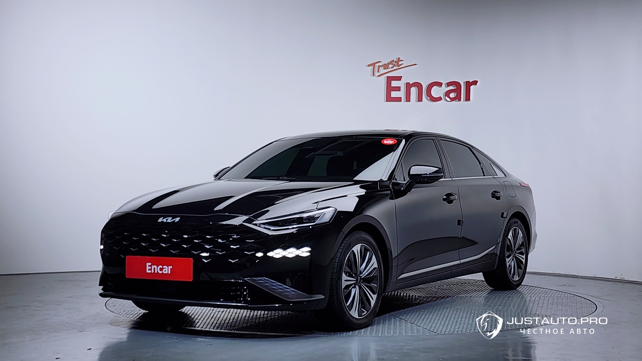 Автомобиль Kia K8