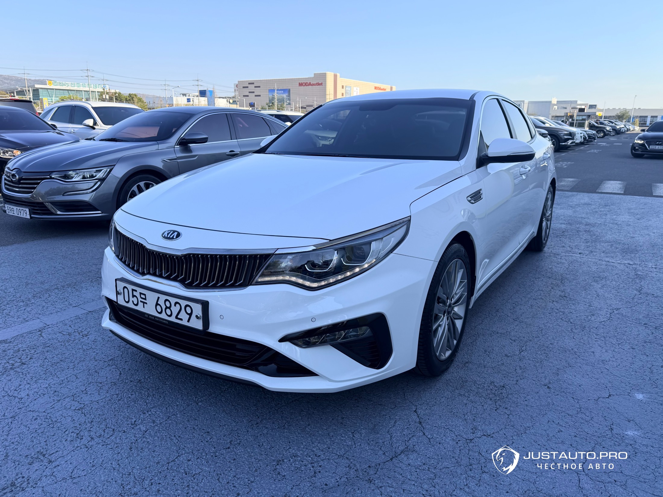 Автомобиль Kia K5