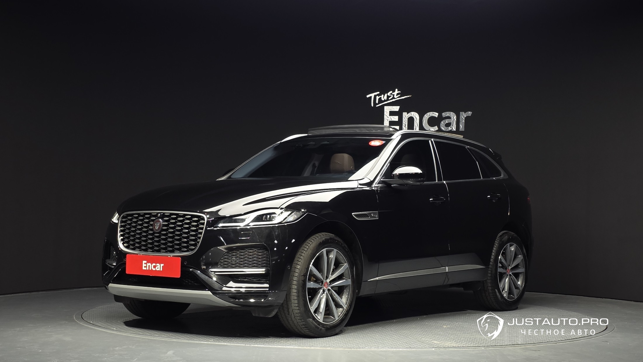 Автомобиль Jaguar F-PACE