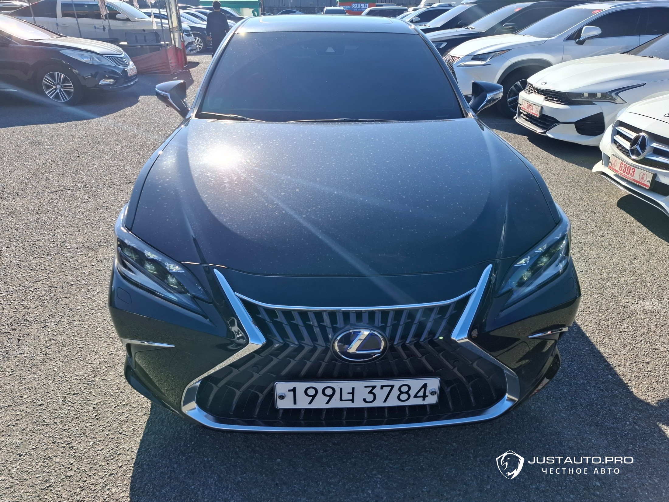 Автомобиль Lexus ES