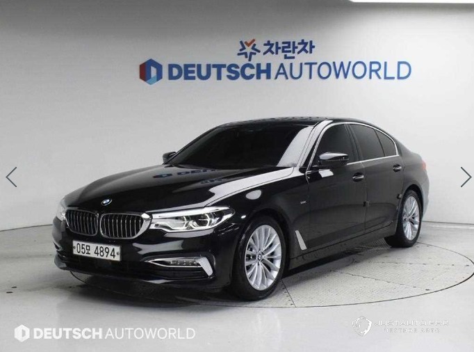 Автомобиль BMW 5-Series