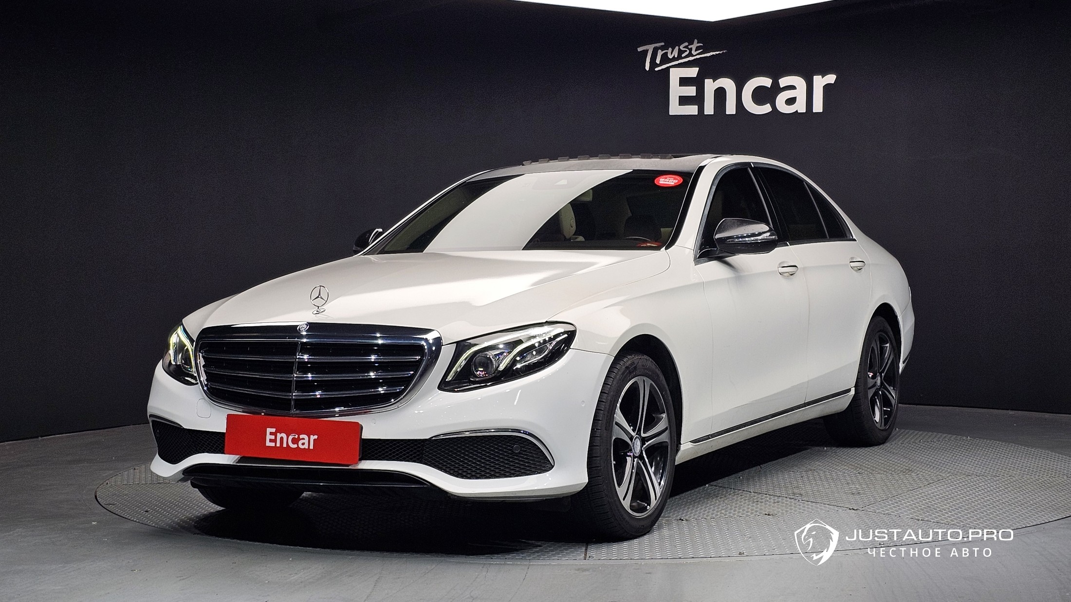 Автомобиль Mercedes-Benz E-Class