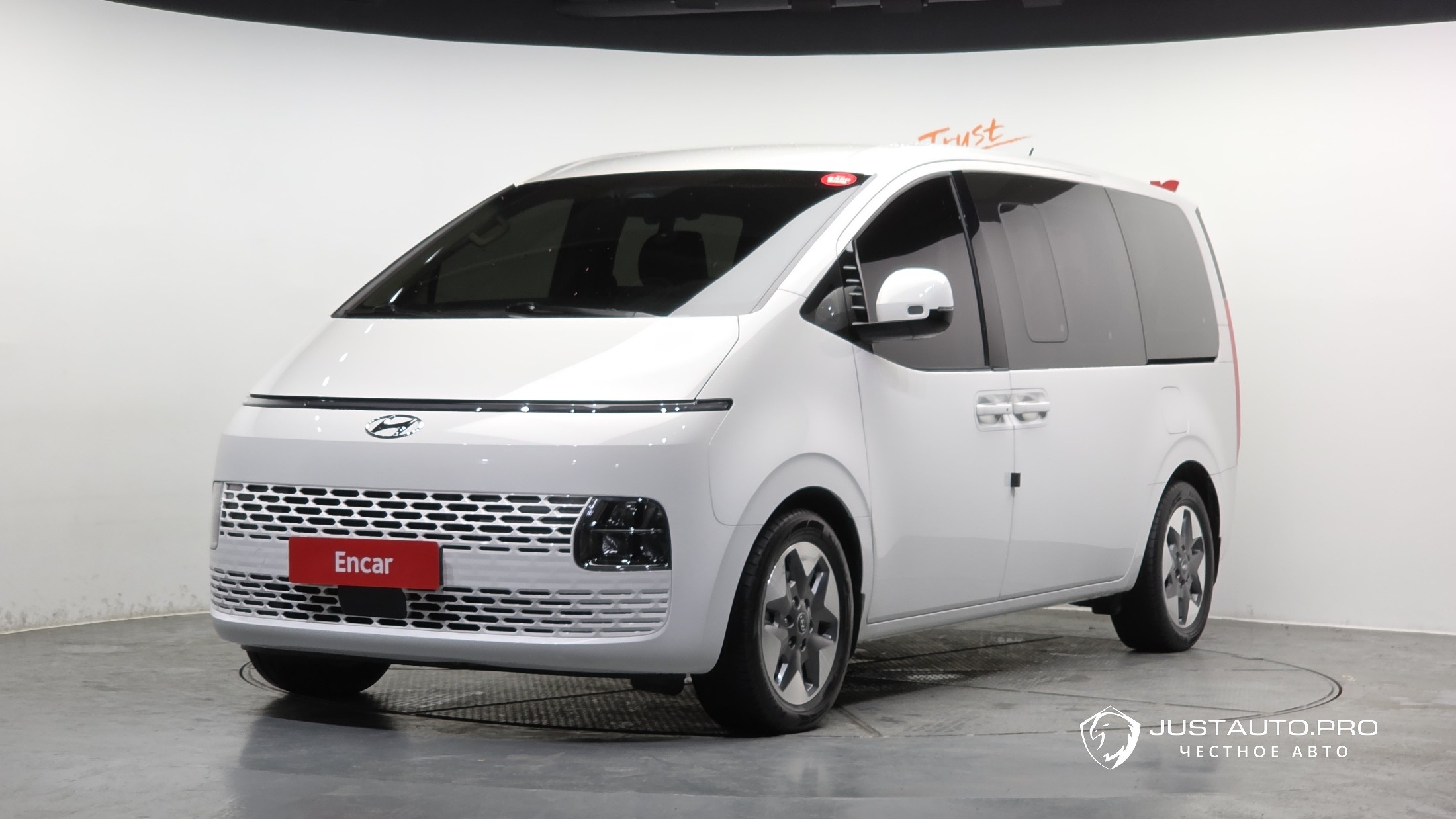 Автомобиль Hyundai Staria
