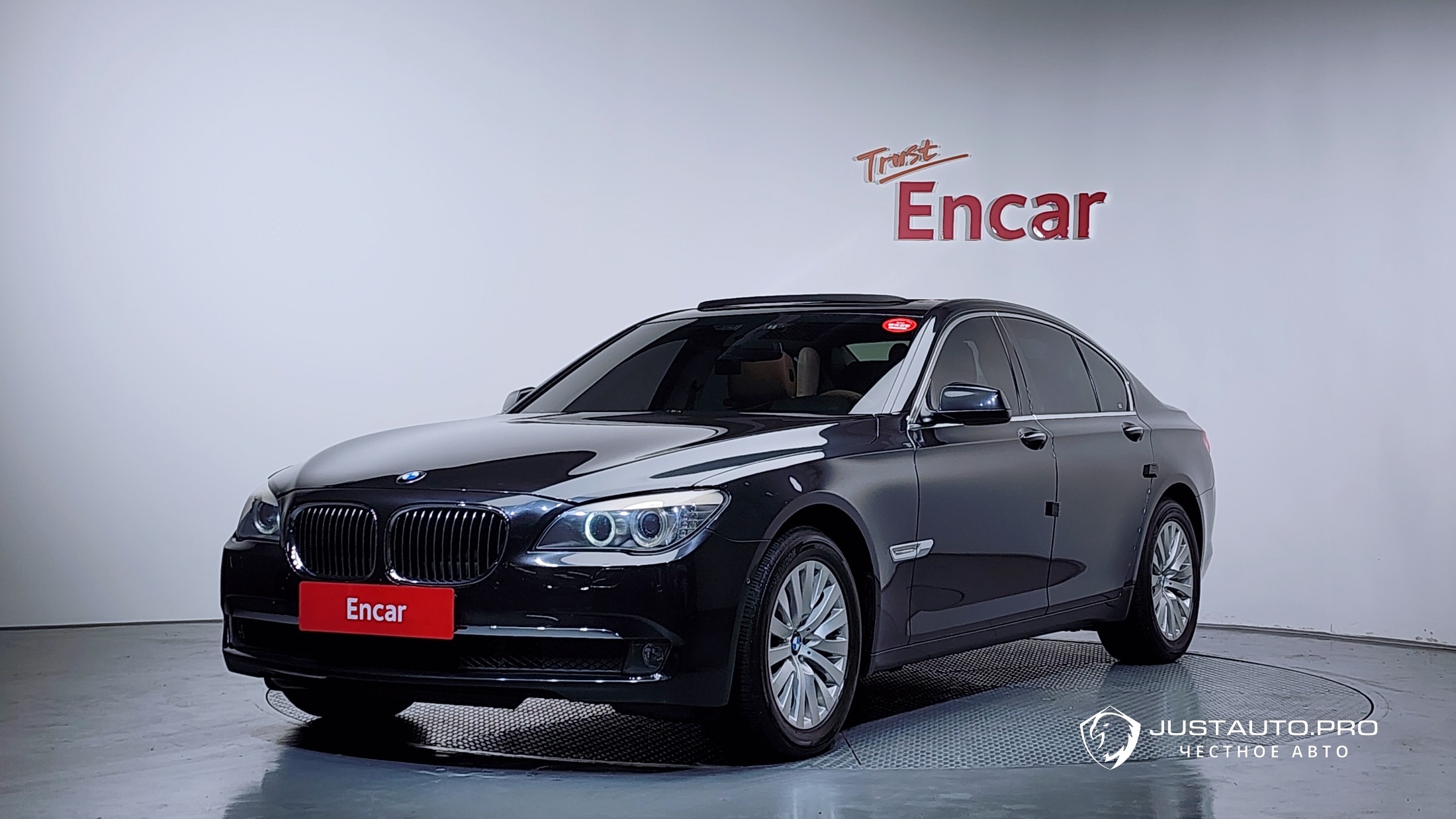 Автомобиль BMW 7-Series
