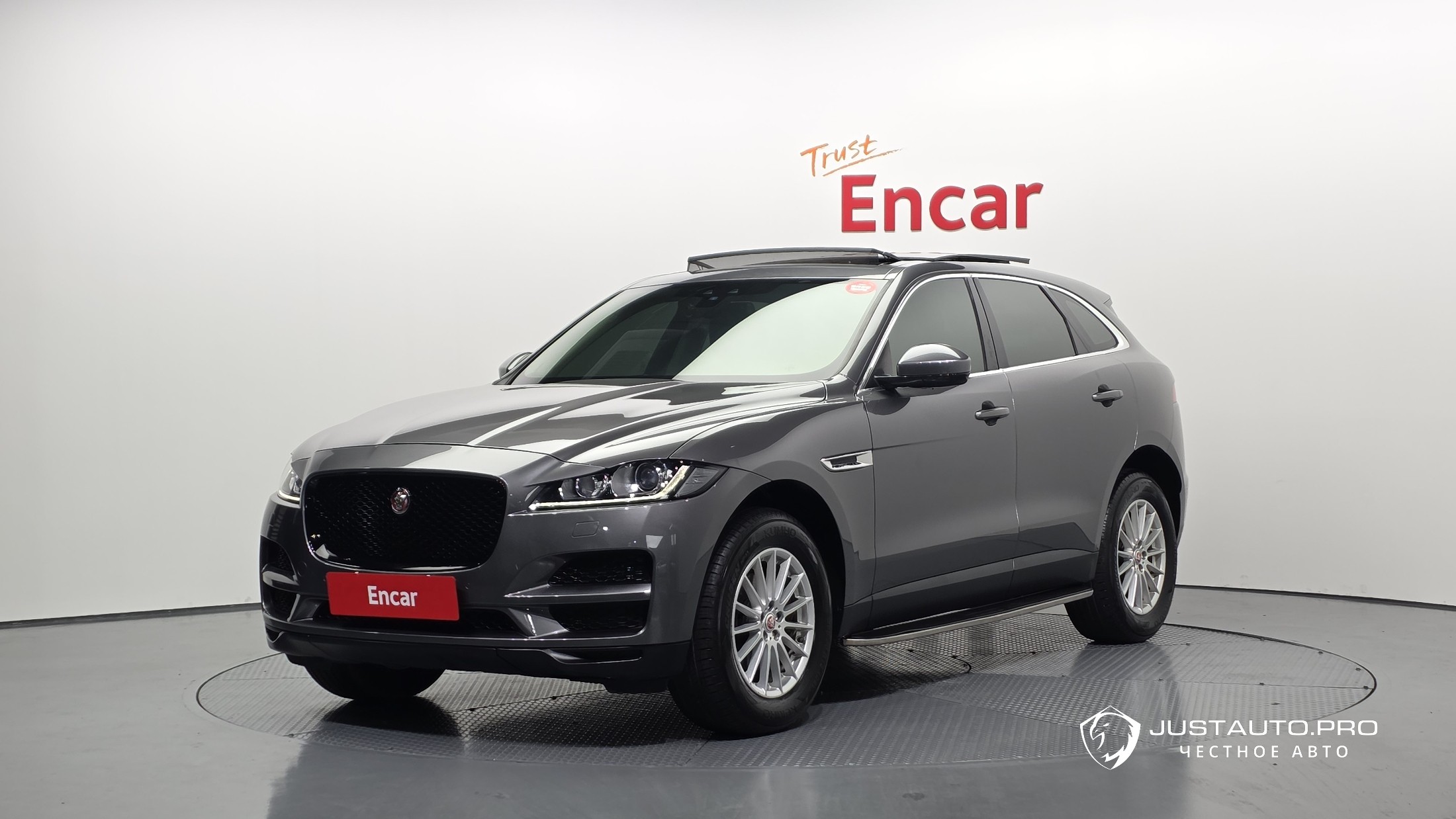Автомобиль Jaguar F-PACE