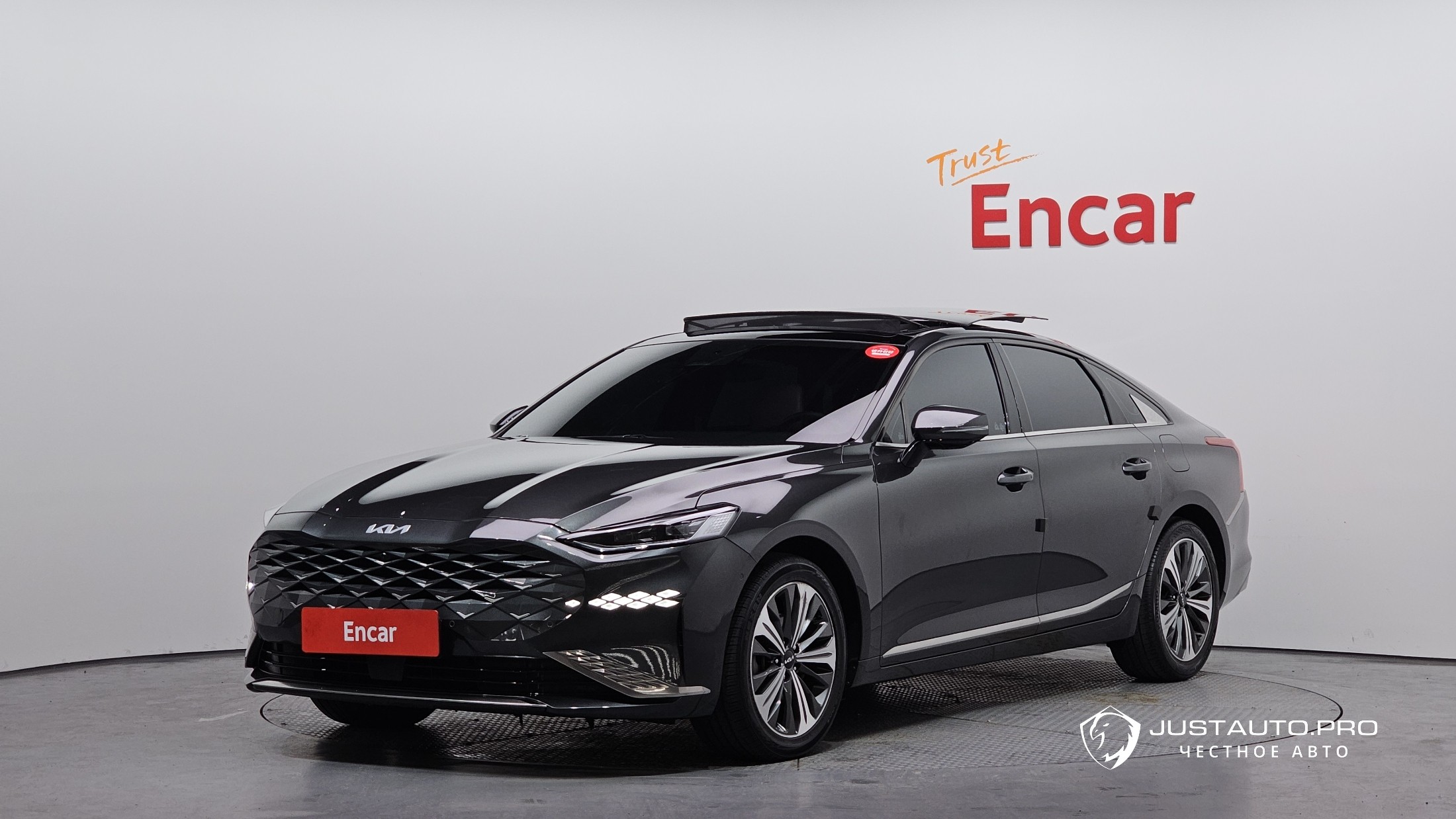 Автомобиль Kia K8