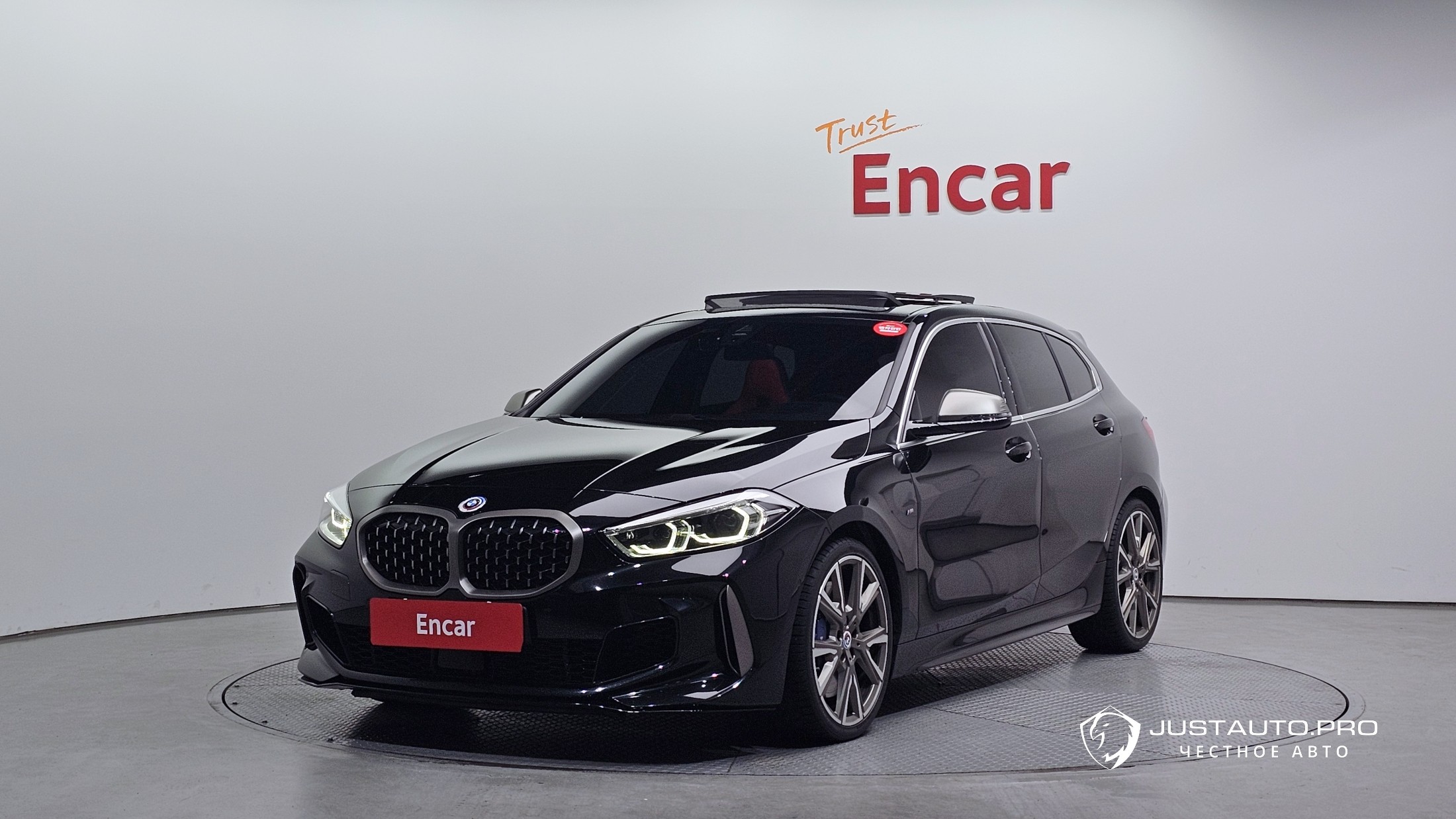 Автомобиль BMW 1-Series