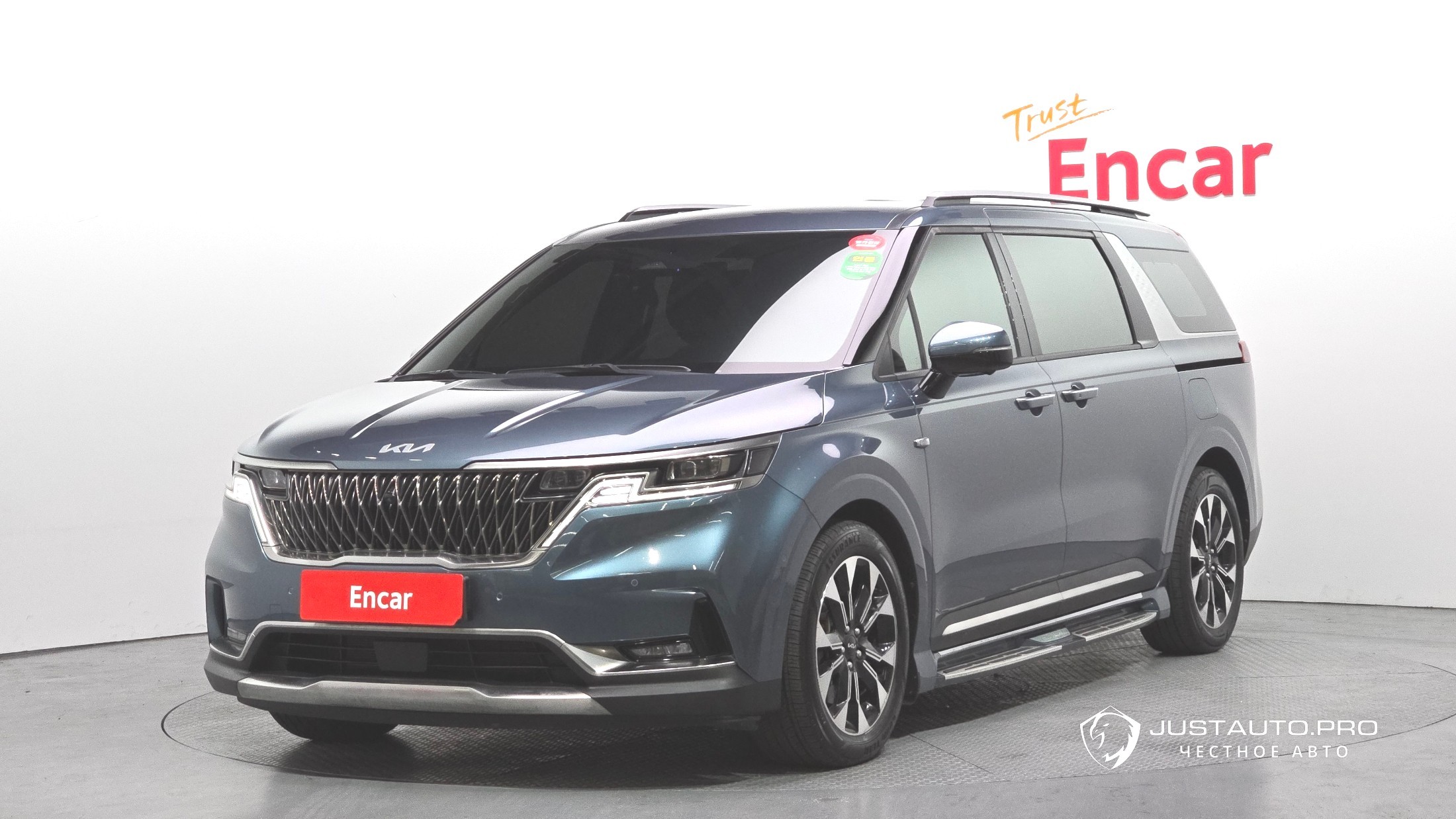 Автомобиль Kia Canival