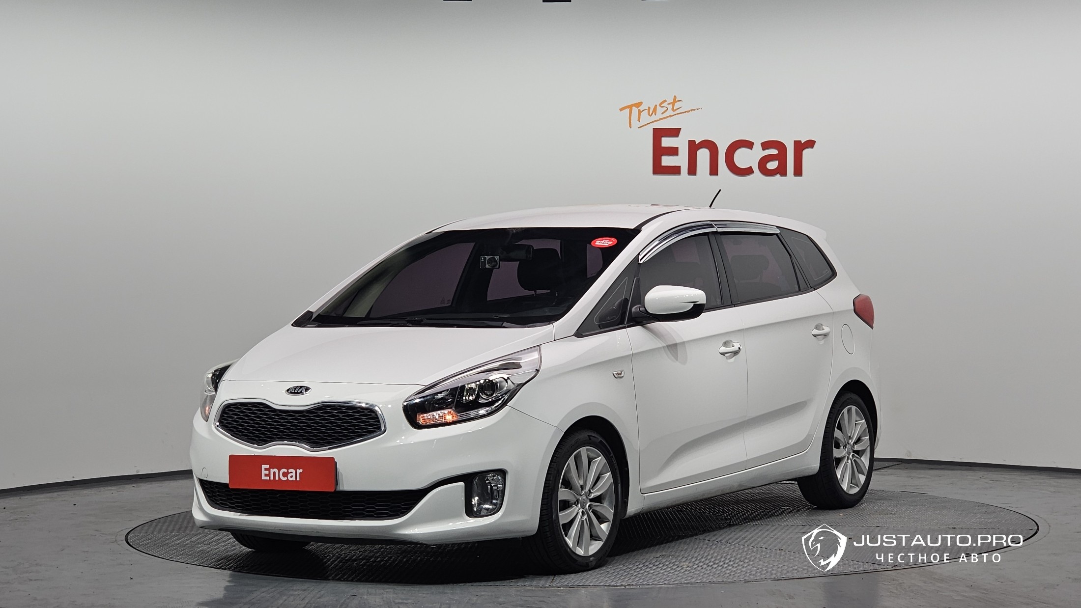 Автомобиль Kia Carens