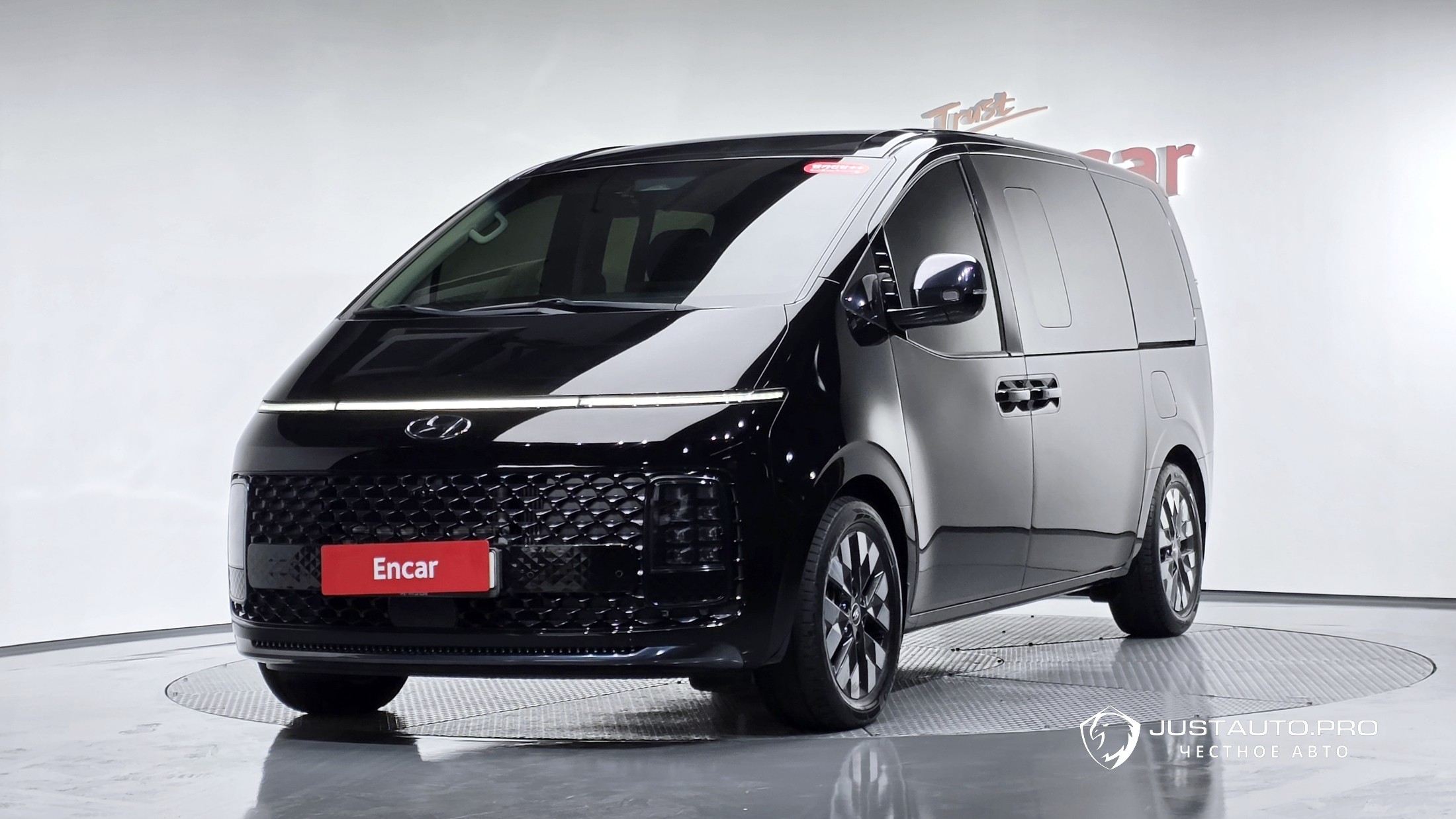 Автомобиль Hyundai Staria