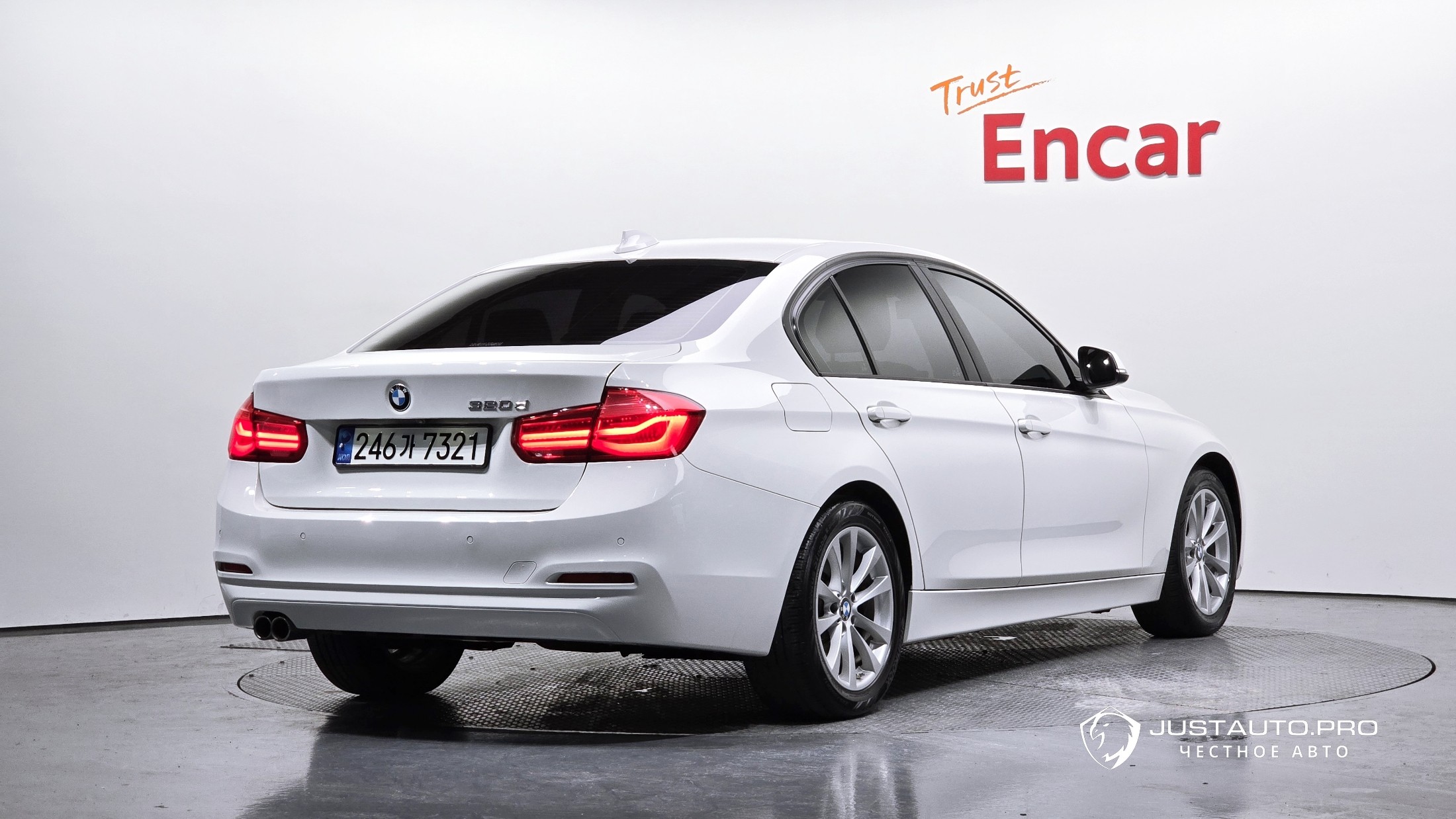 Автомобиль BMW 3-Series