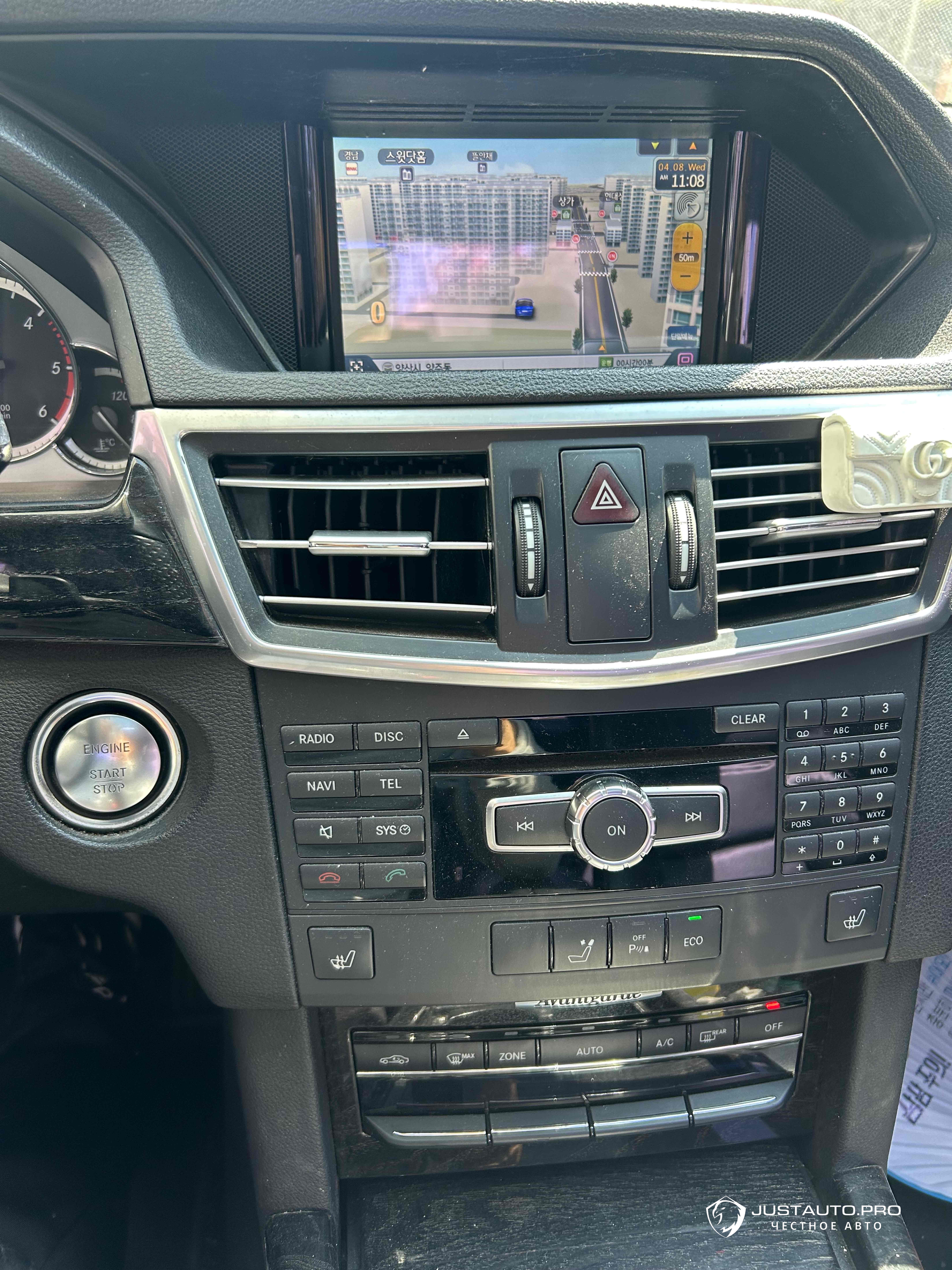 Автомобиль Mercedes-Benz E-Class