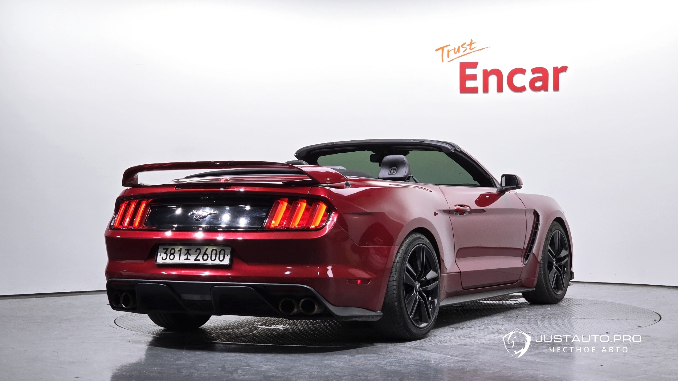 Автомобиль Ford Mustang