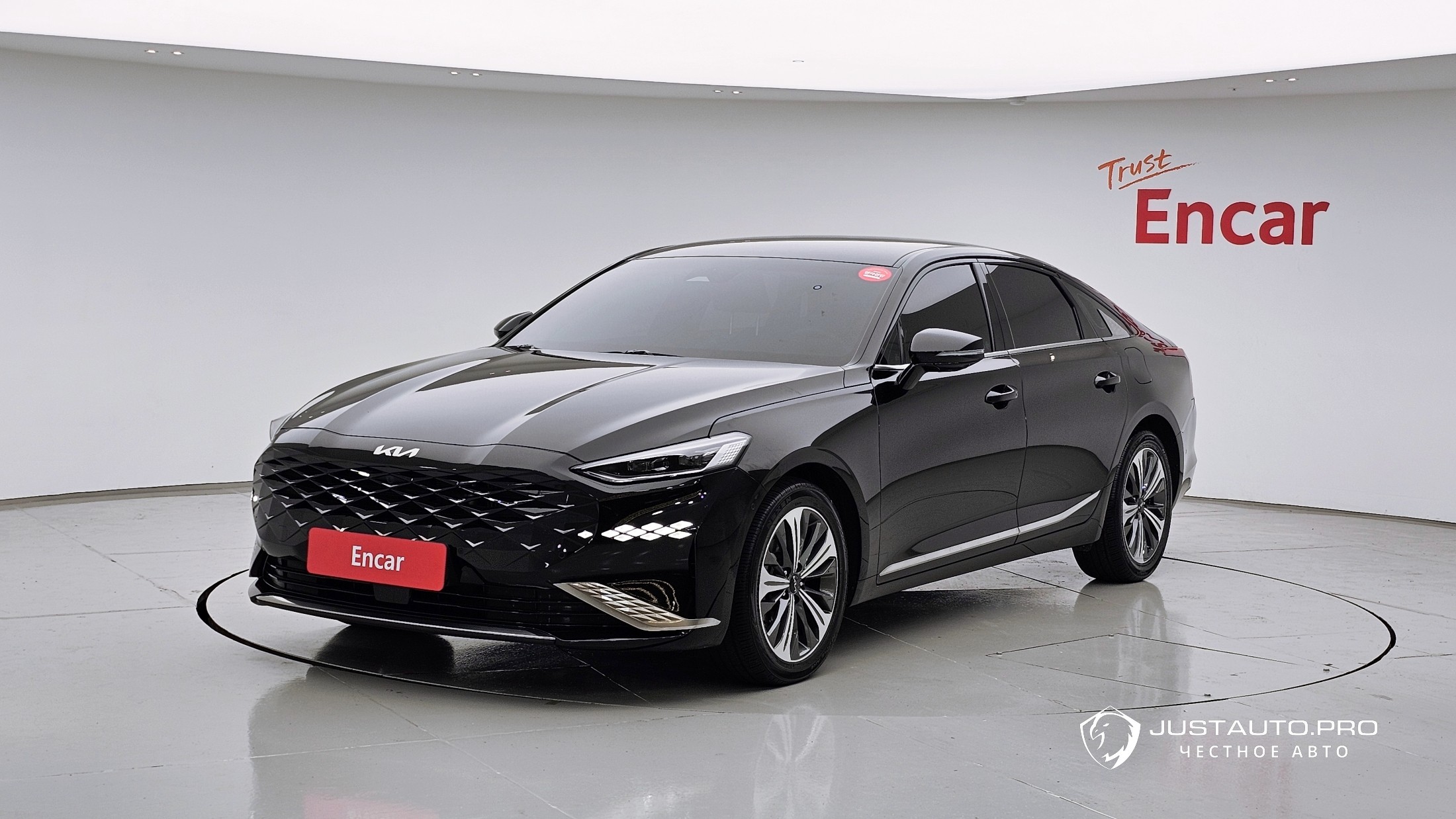 Автомобиль Kia K8