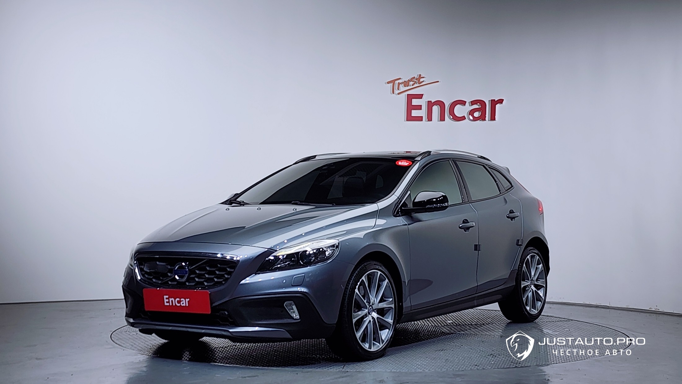Автомобиль Volvo V40