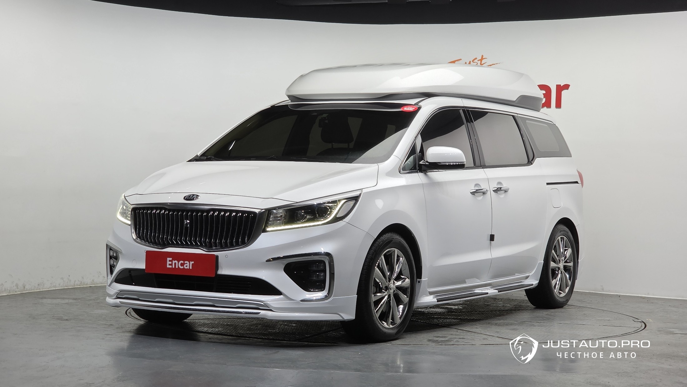 Автомобиль Kia Canival