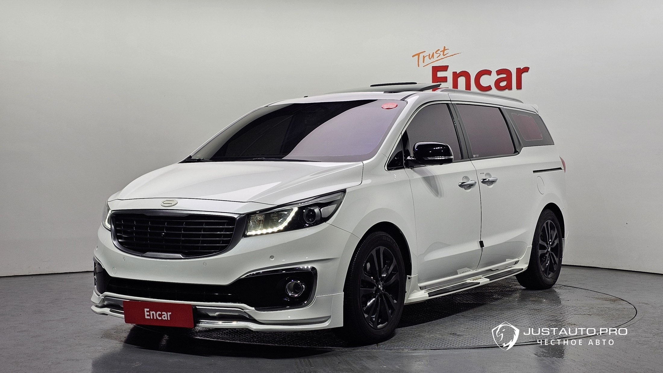 Автомобиль Kia Canival