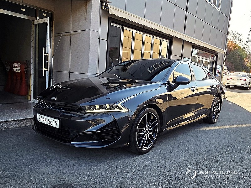 Автомобиль Kia K5