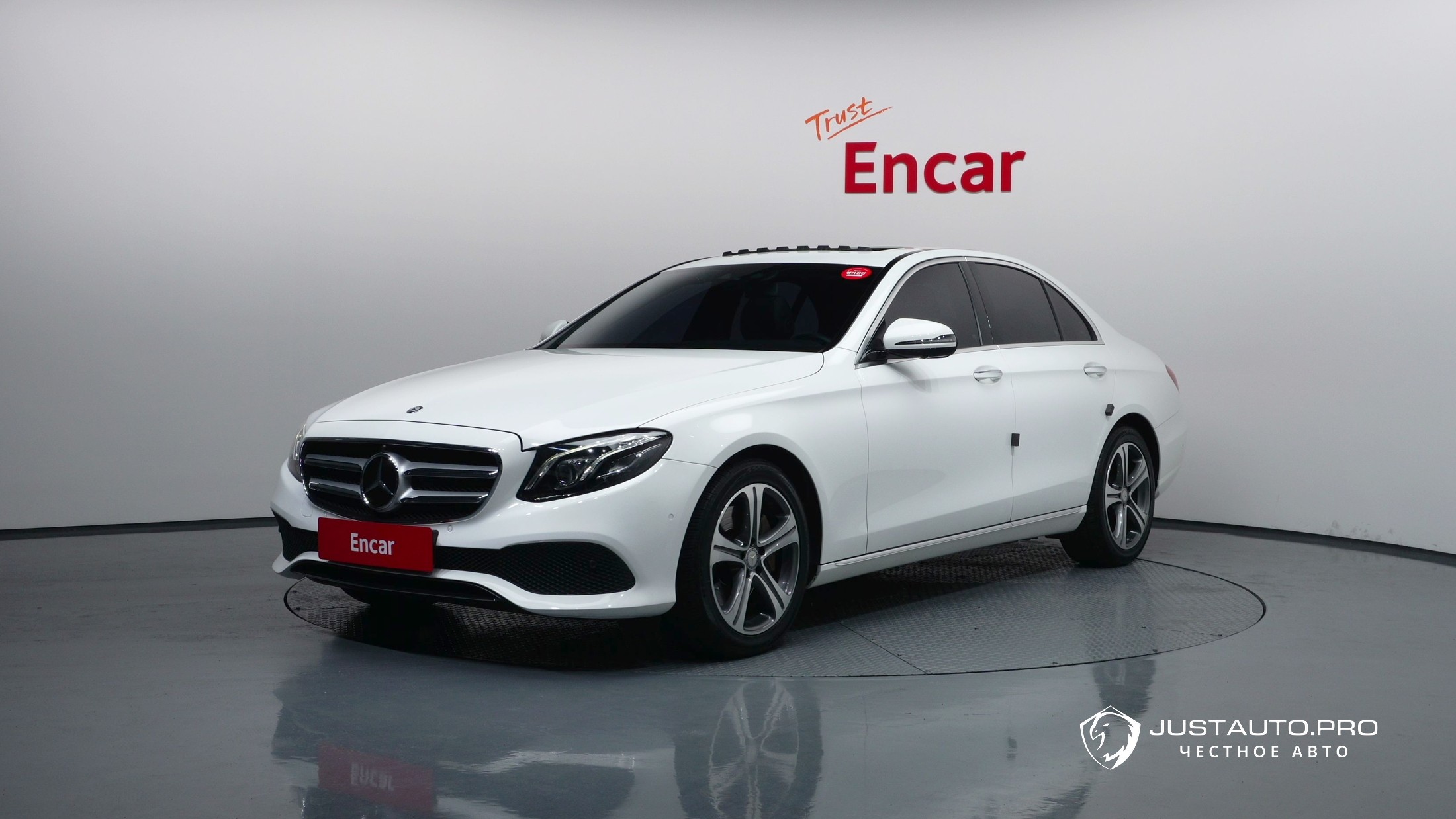 Автомобиль Mercedes-Benz E-Class