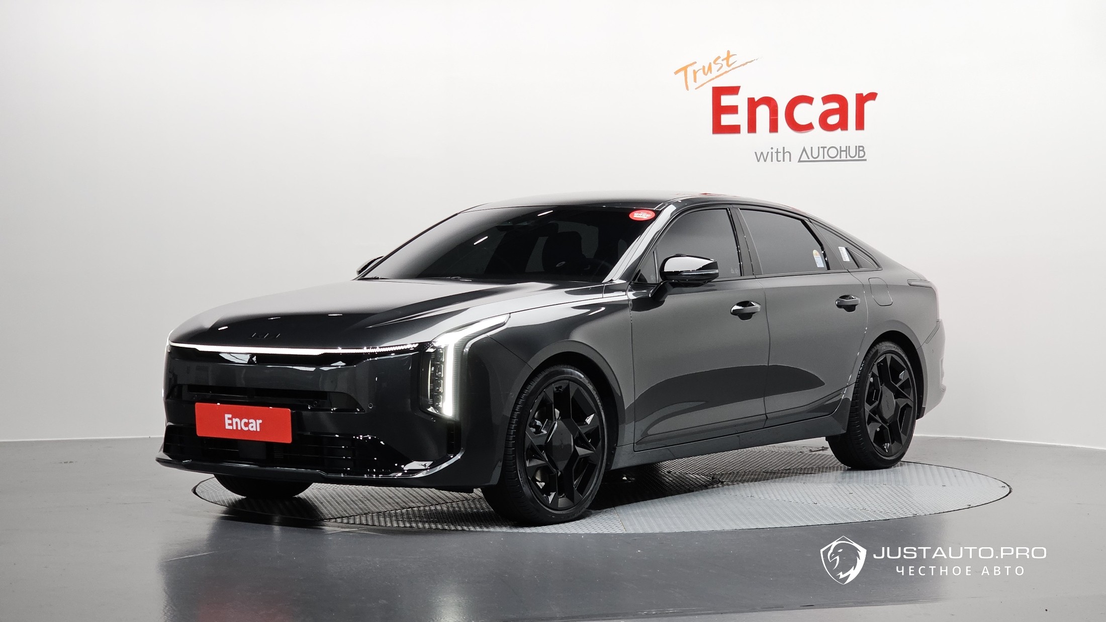 Автомобиль Kia K8