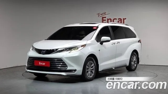 Автомобиль Toyota Sienna