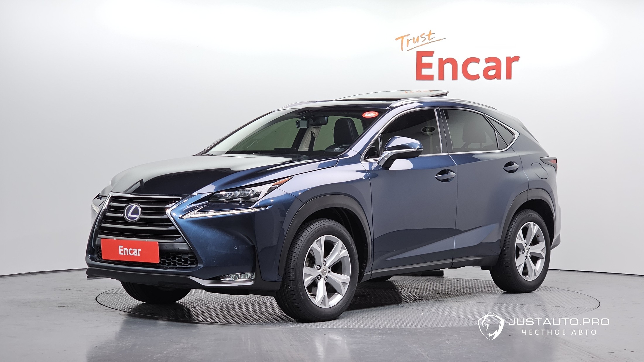Автомобиль Lexus NX