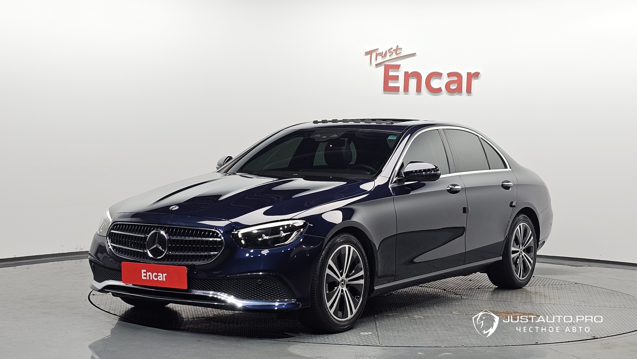 Автомобиль Mercedes-Benz E-Class